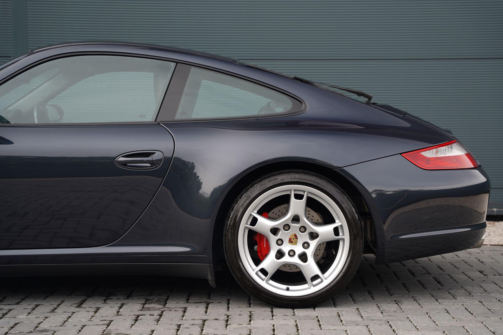Porsche 911 view 10
