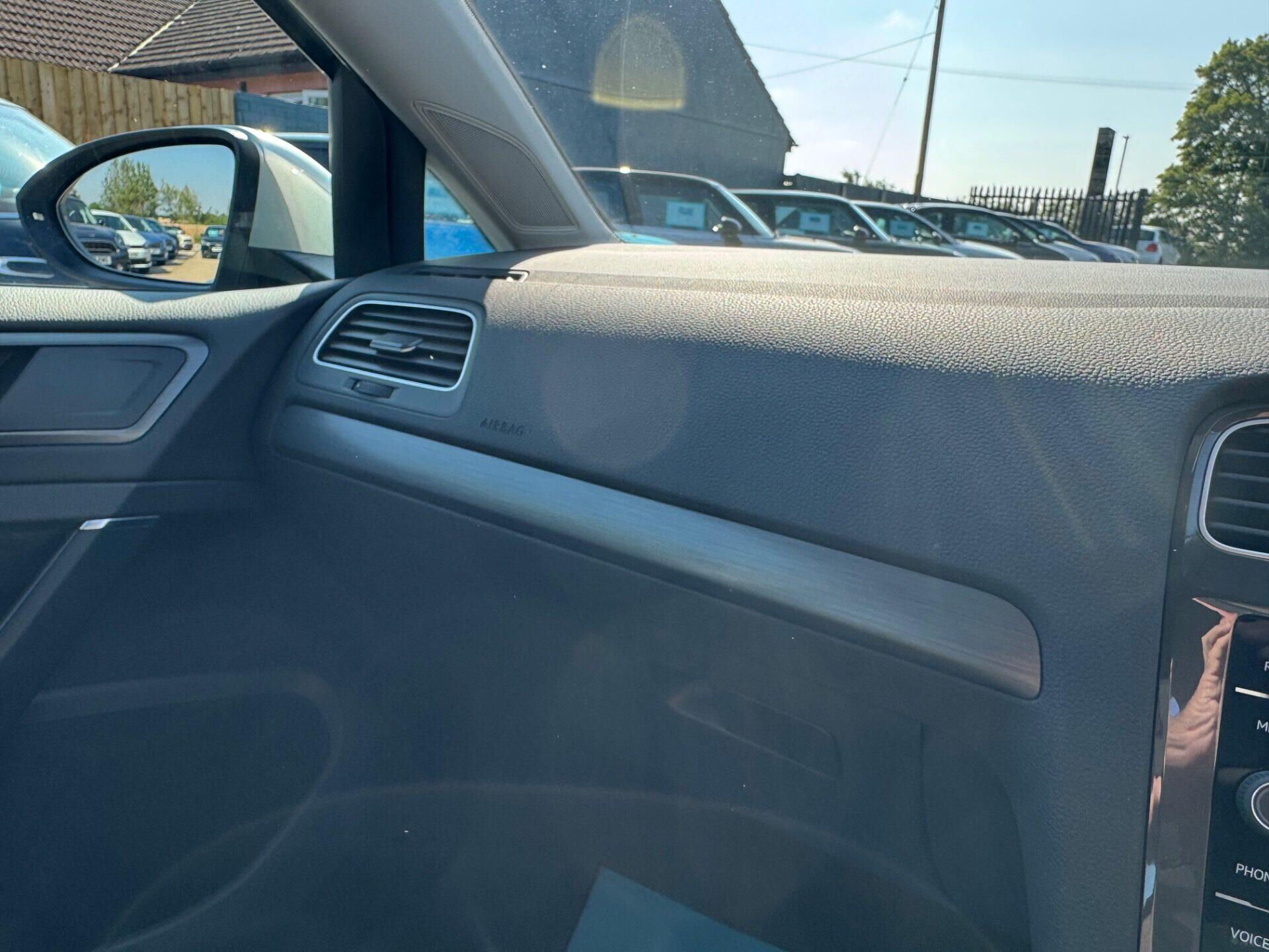 Volkswagen Golf view 59