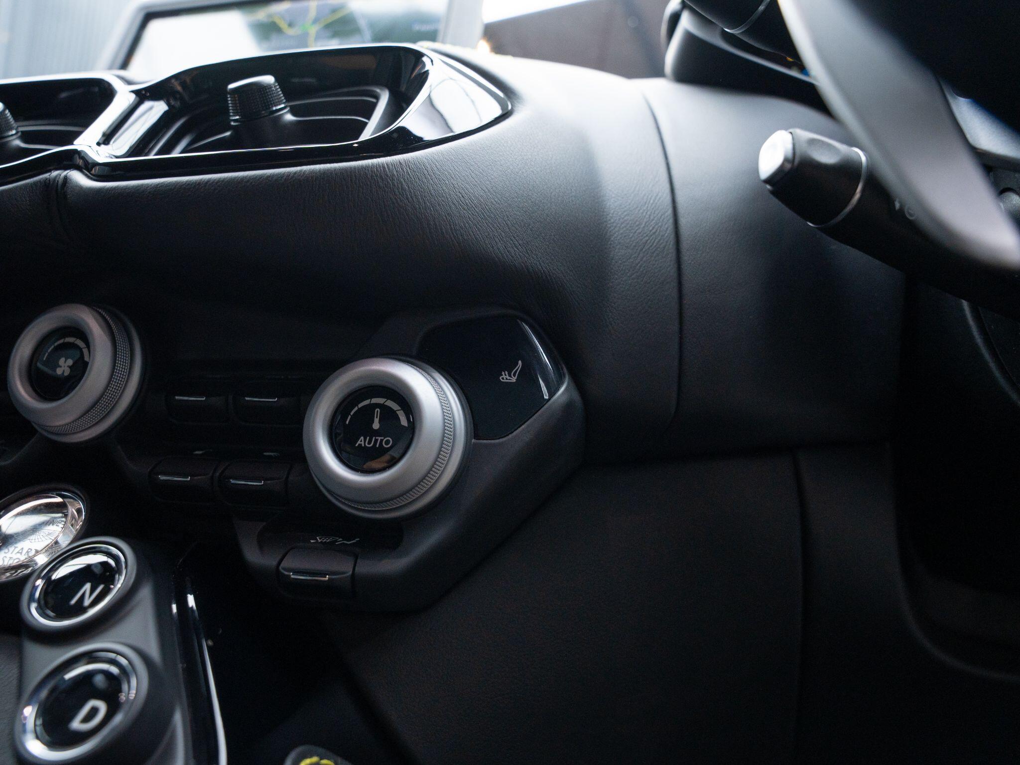 Aston Martin Vantage view 24