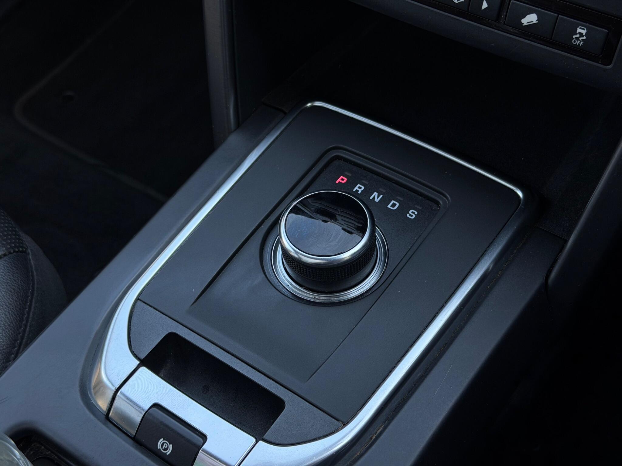 Land Rover Discovery Sport view 19