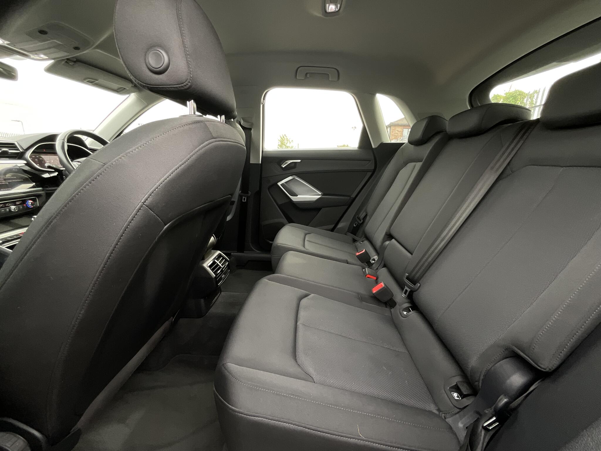 Audi Q3 view 15