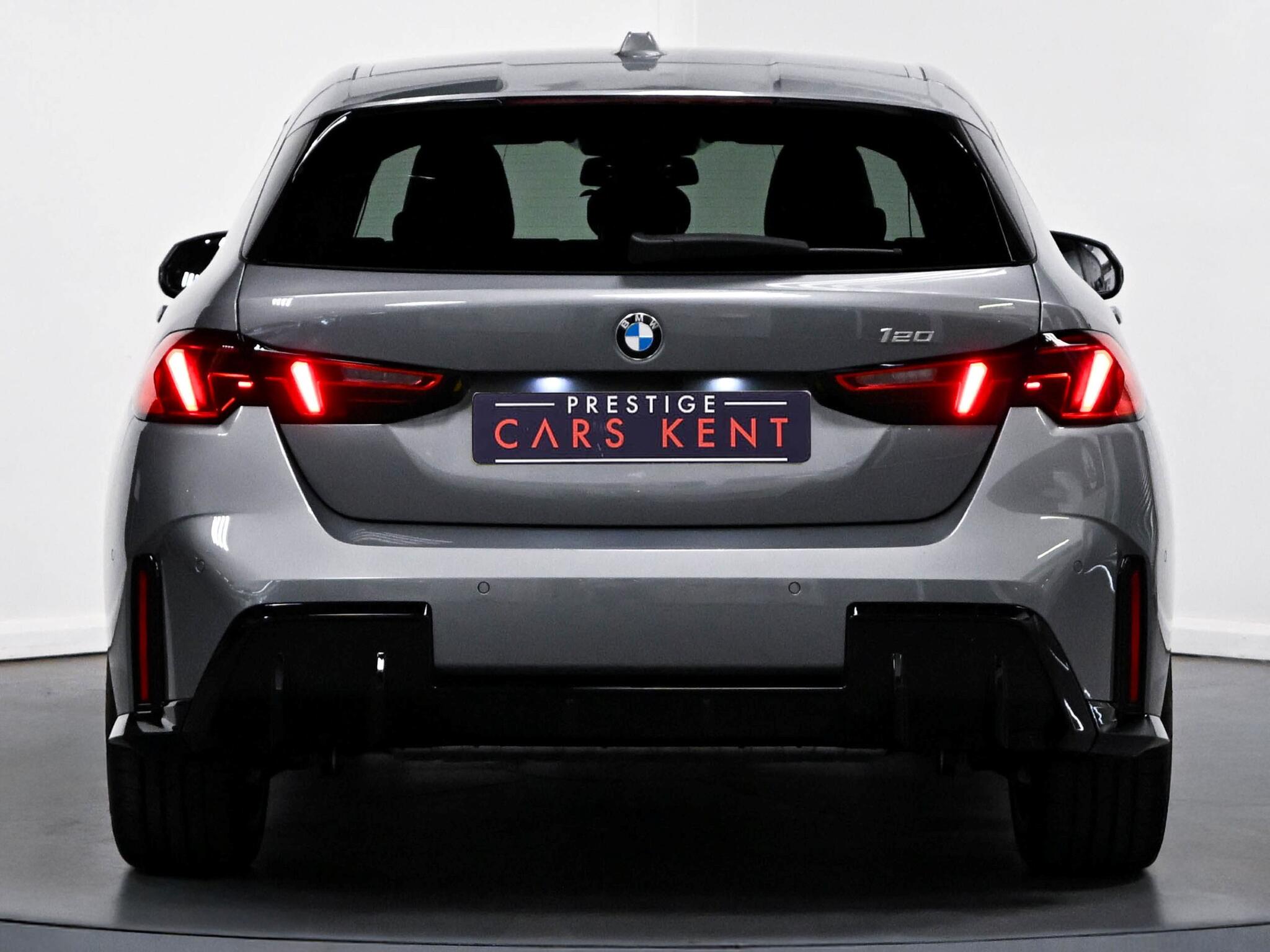 BMW 1 Series view 18