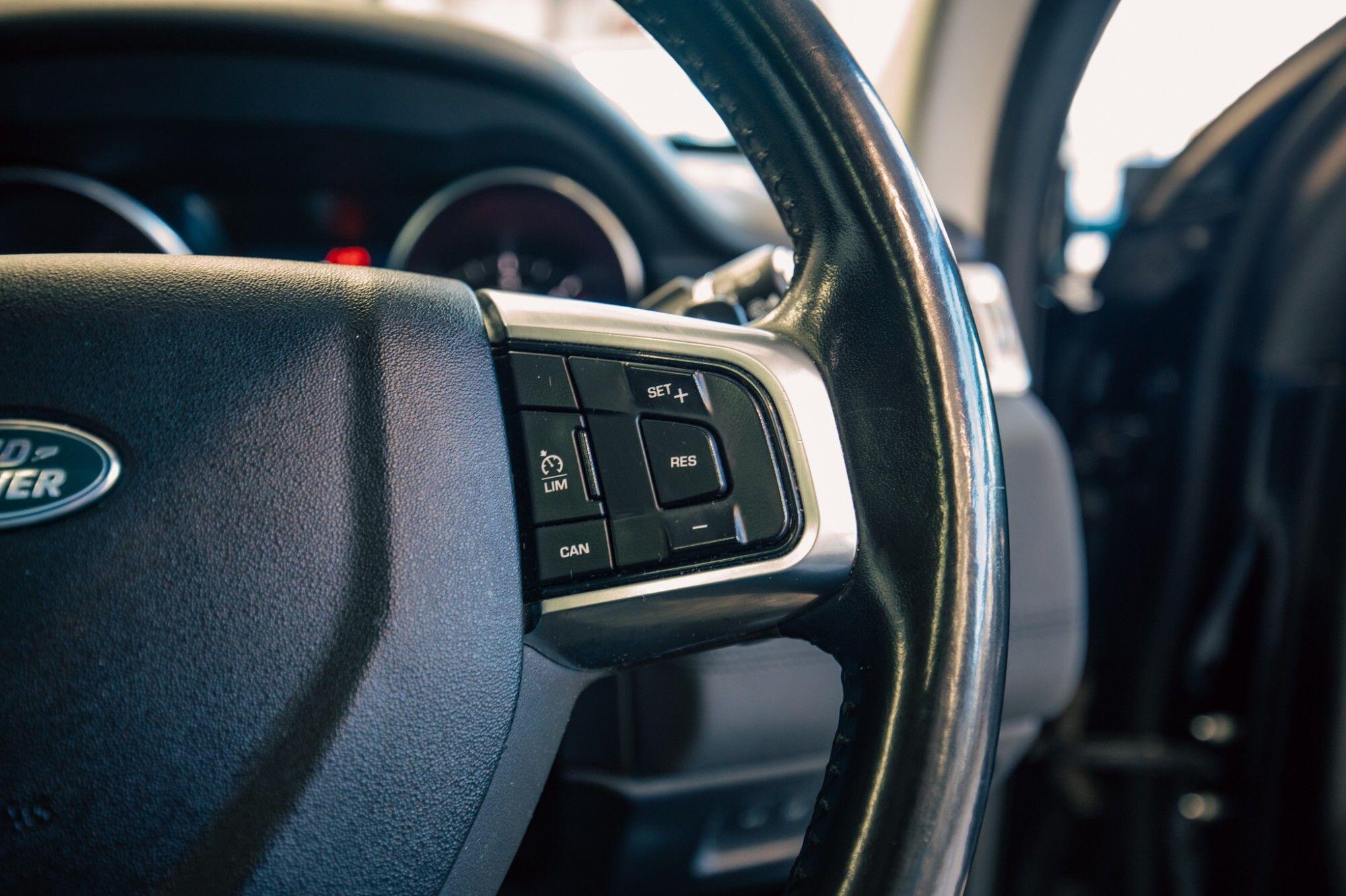 Land Rover Discovery Sport view 13
