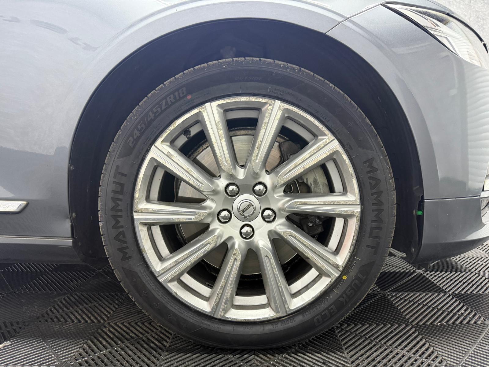 Volvo S90 view 32