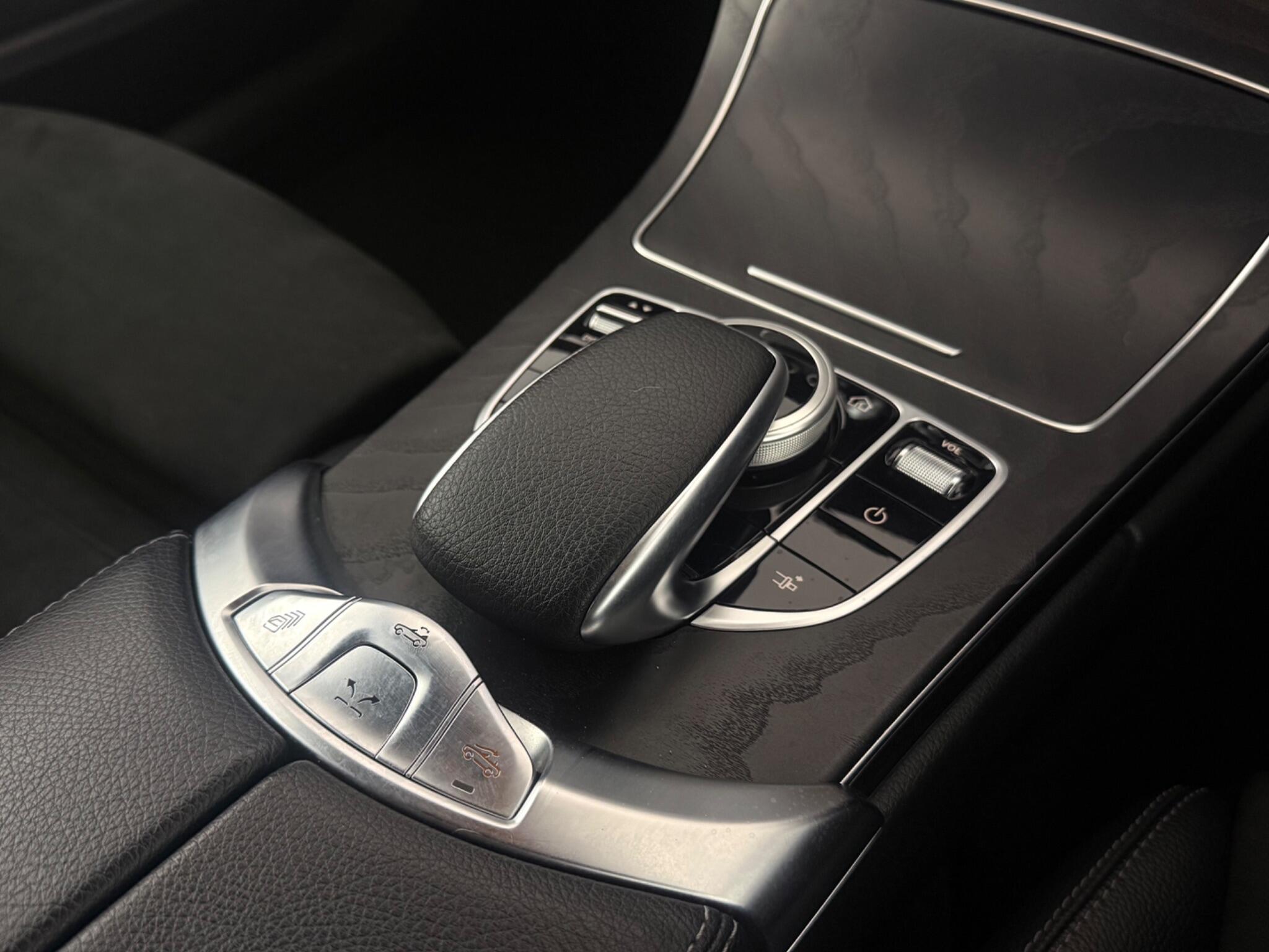 Mercedes-Benz C-Class view 23