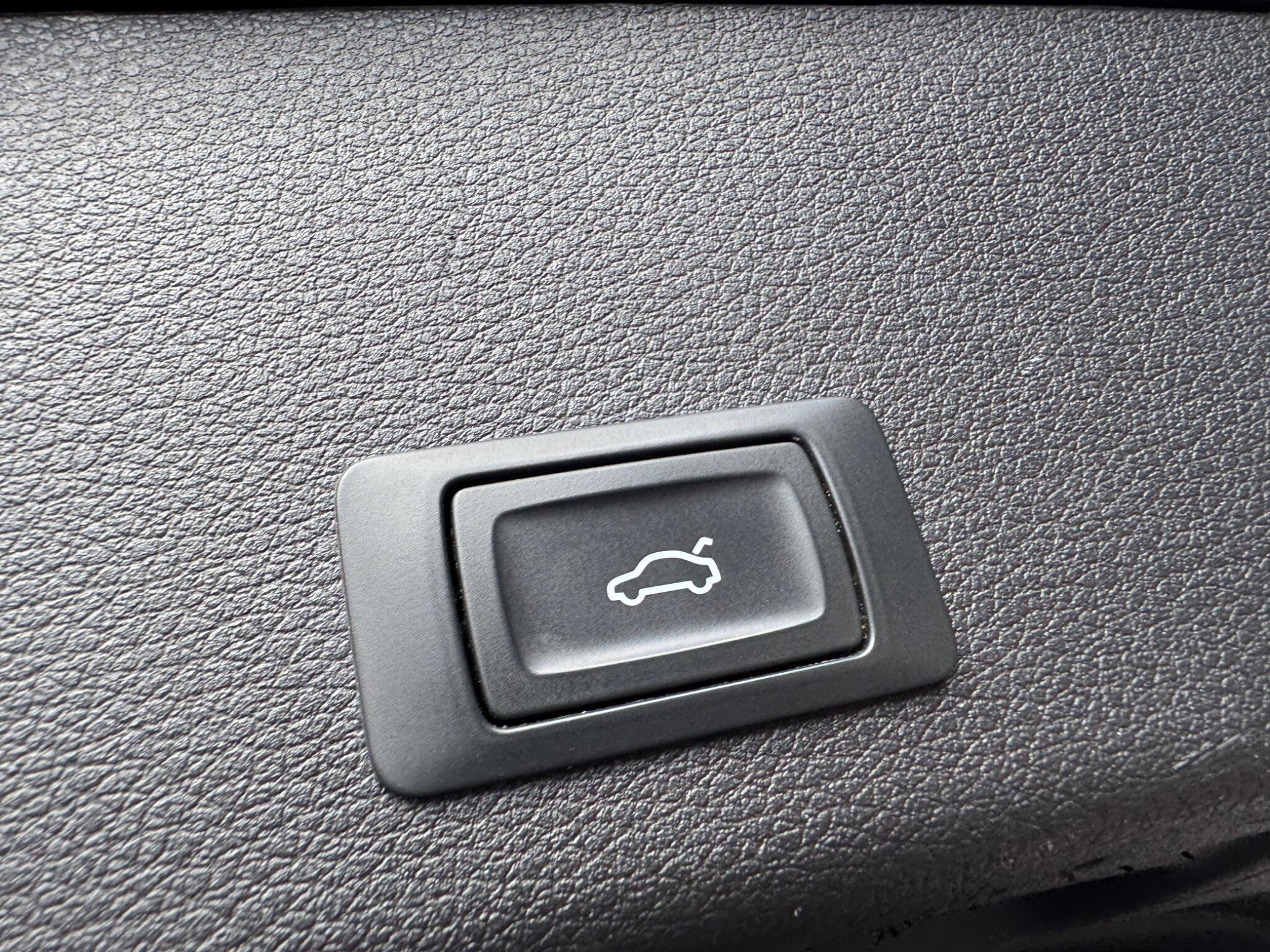 Audi E-Tron view 13
