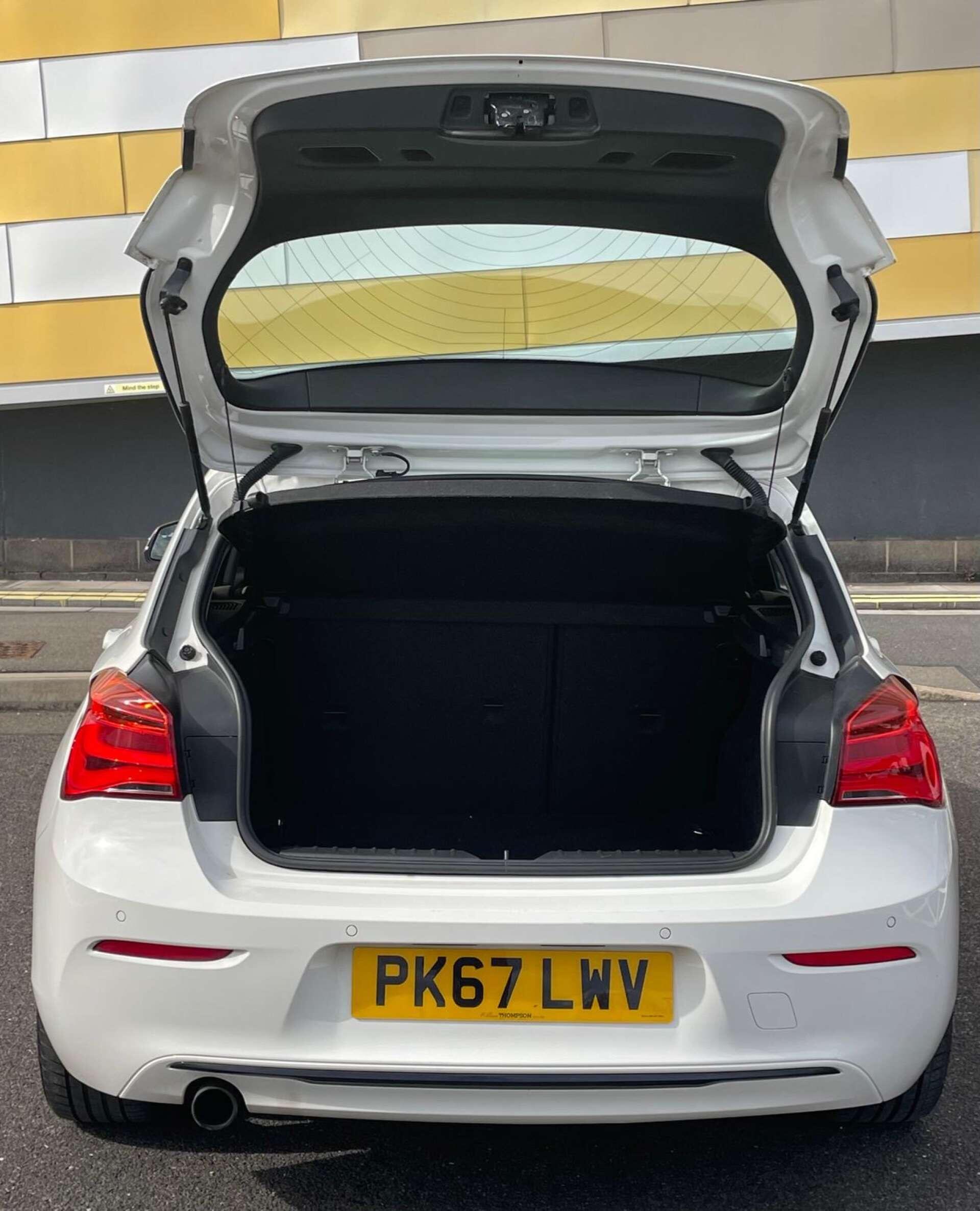 BMW 1 Series view 8