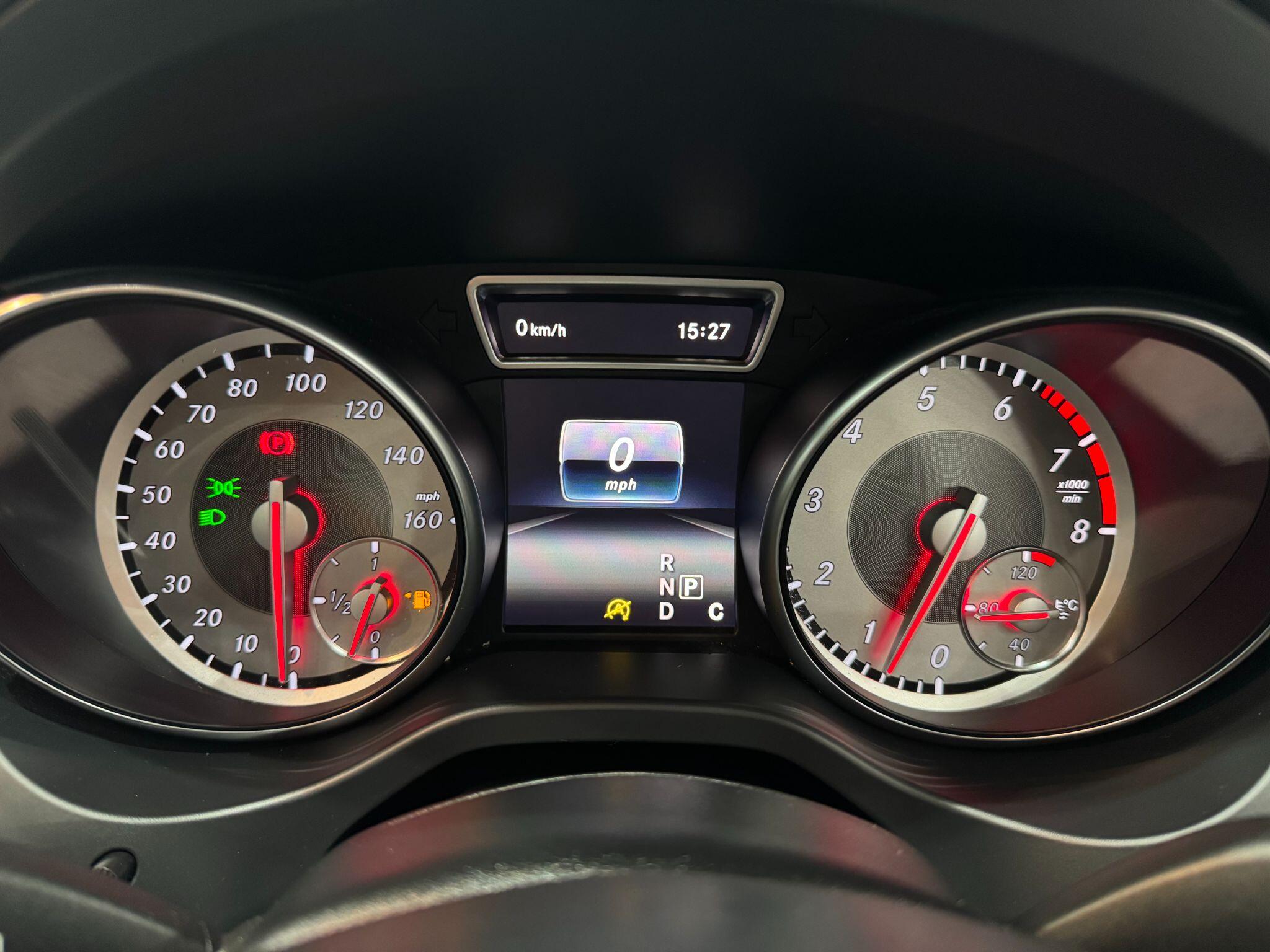 Mercedes-Benz GLA view 35