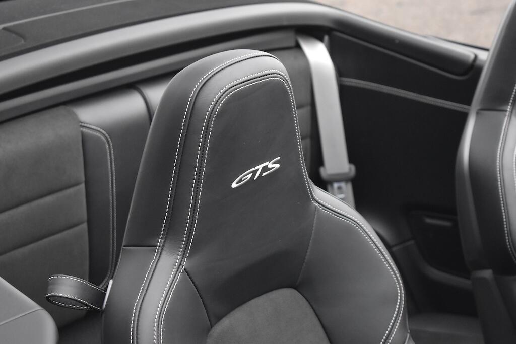 Porsche 911 view 44