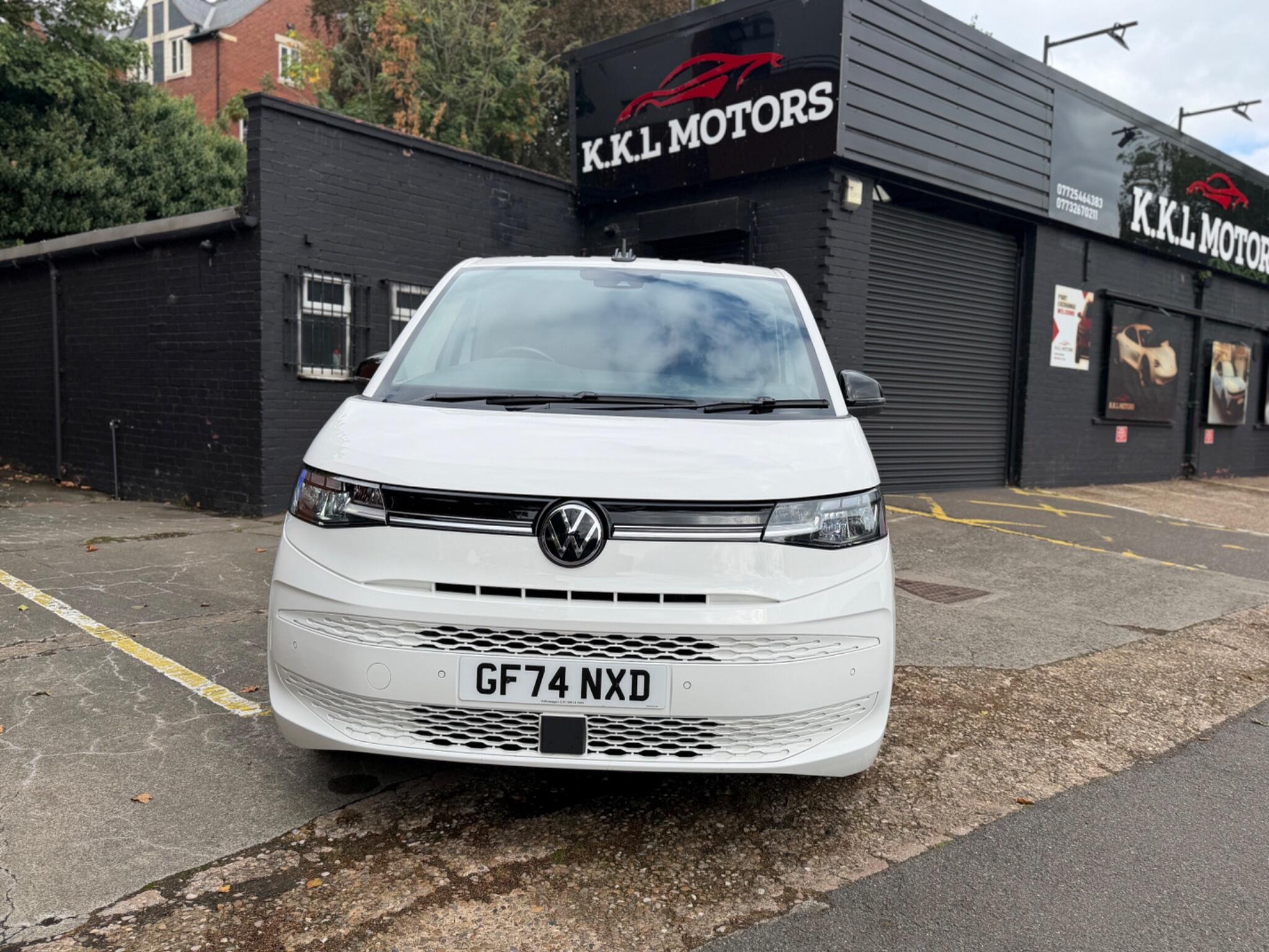 Volkswagen Multivan view 3