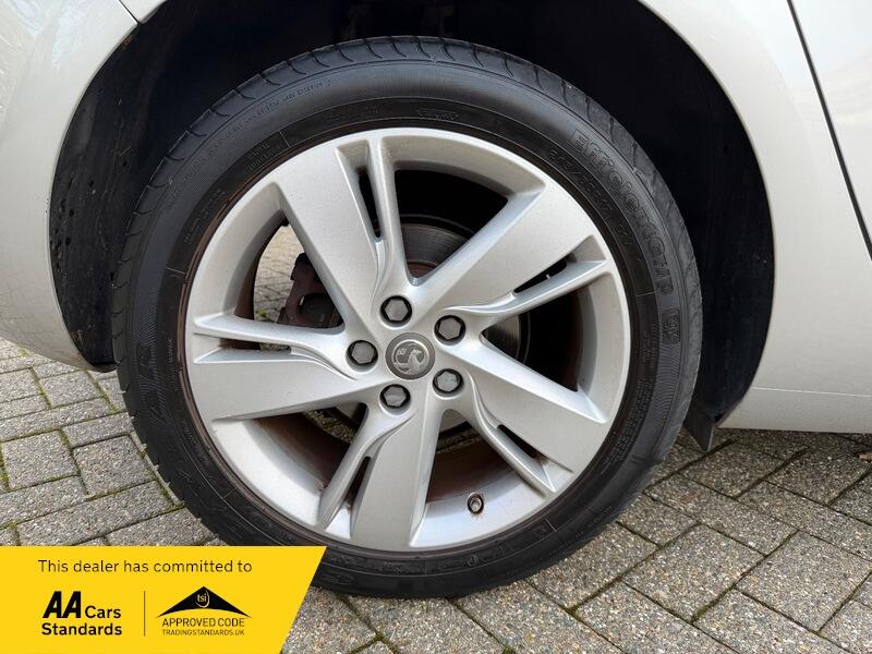 2015 Vauxhall Astra 1.4i SRi Euro 6 5dr • 24,139 miles image 26