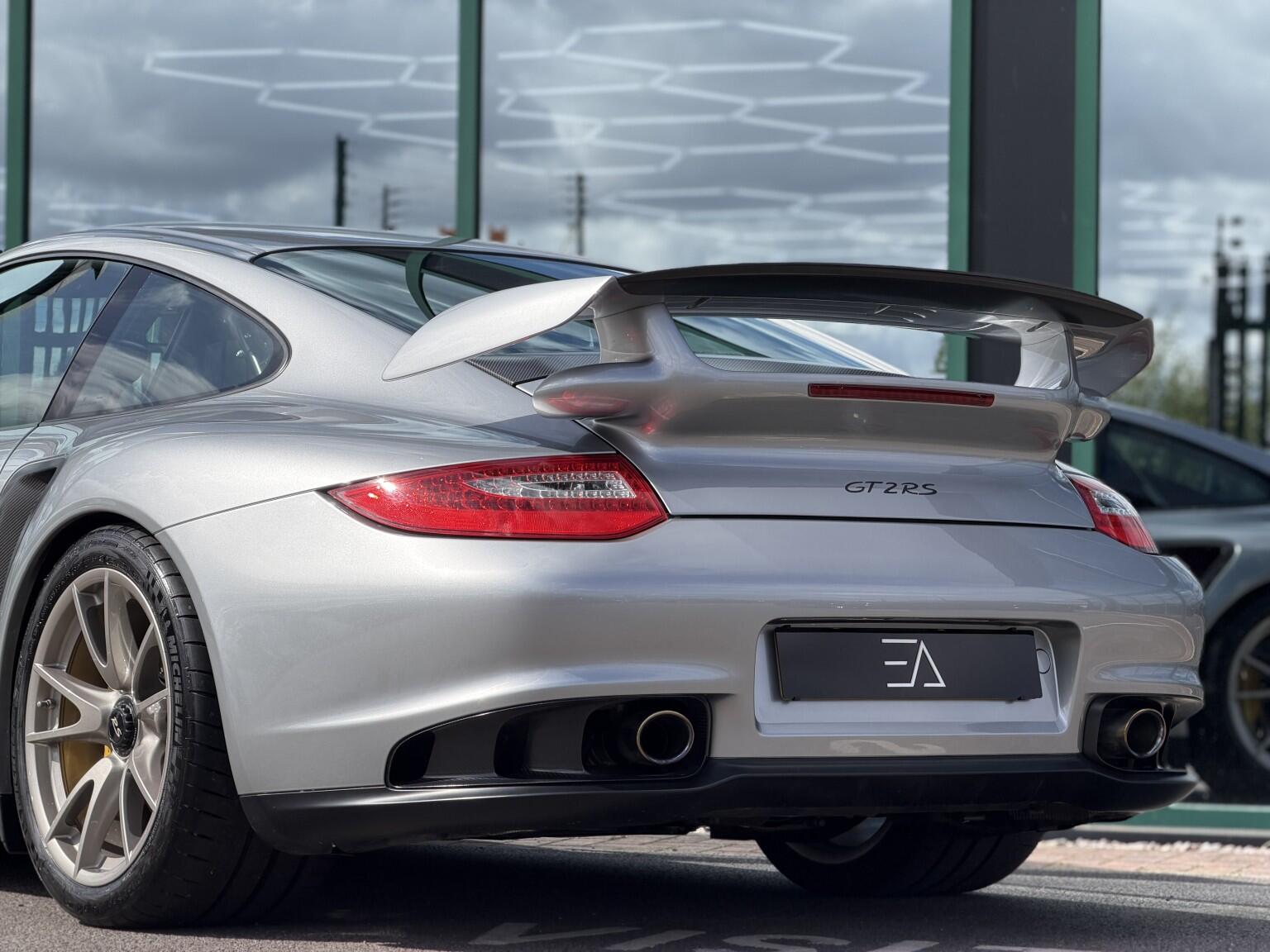 Porsche 911 view 35