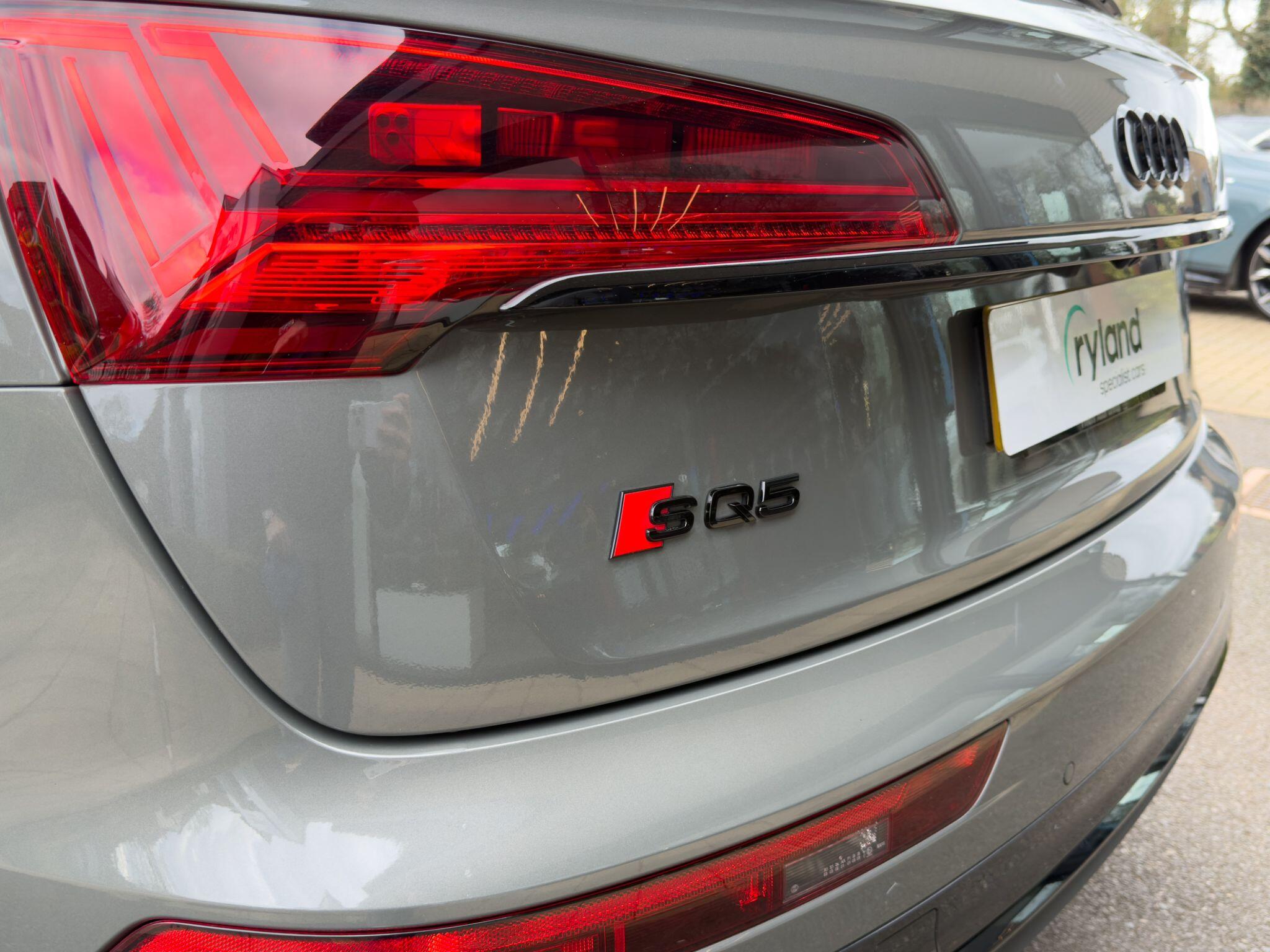 Audi Audi SQ5 view 16