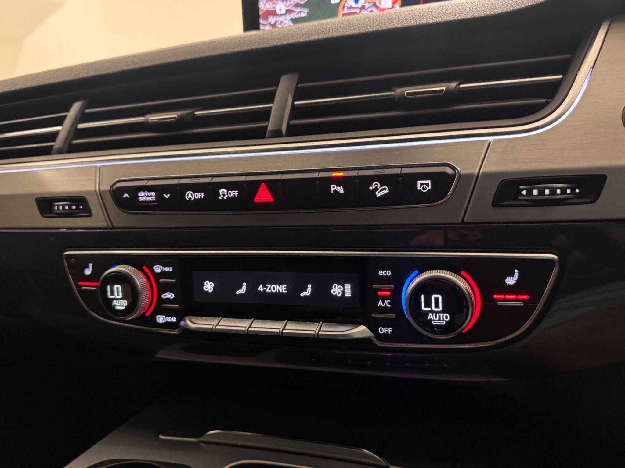 Audi Q7 view 15