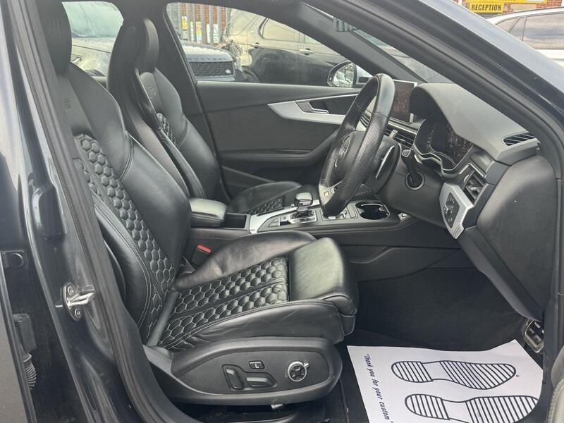 2018 Audi RS4 Avant image 32