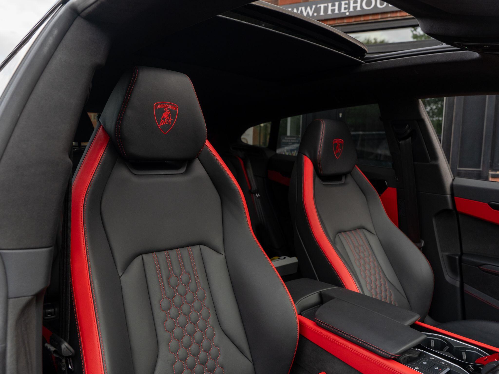 Lamborghini Urus view 44
