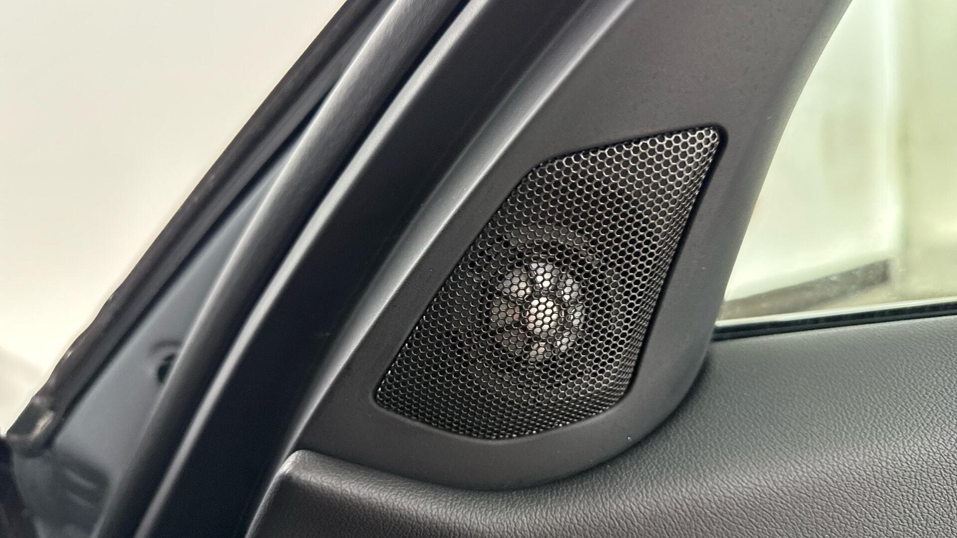 BMW 3 Series view 21