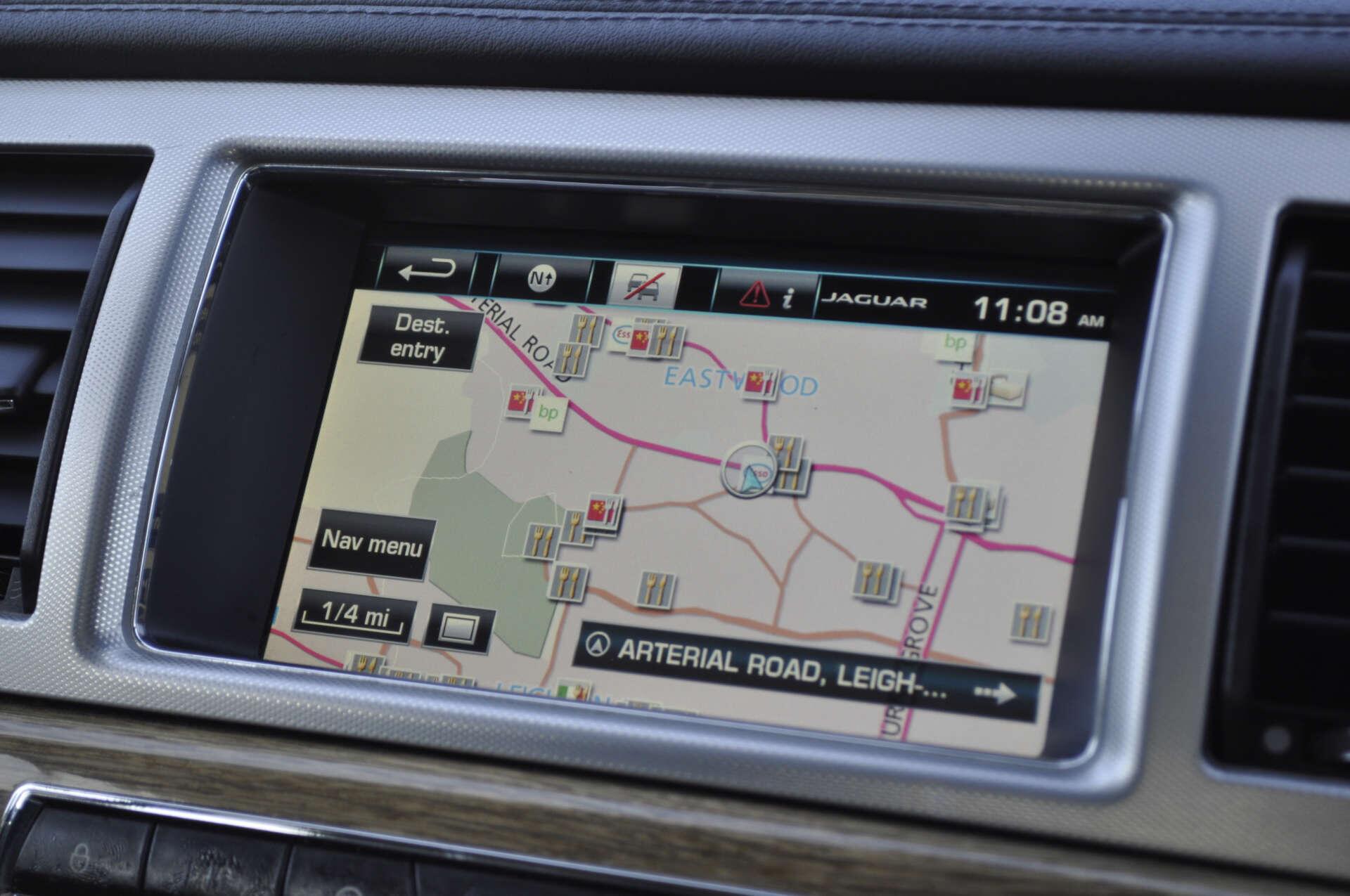 Jaguar XF view 16
