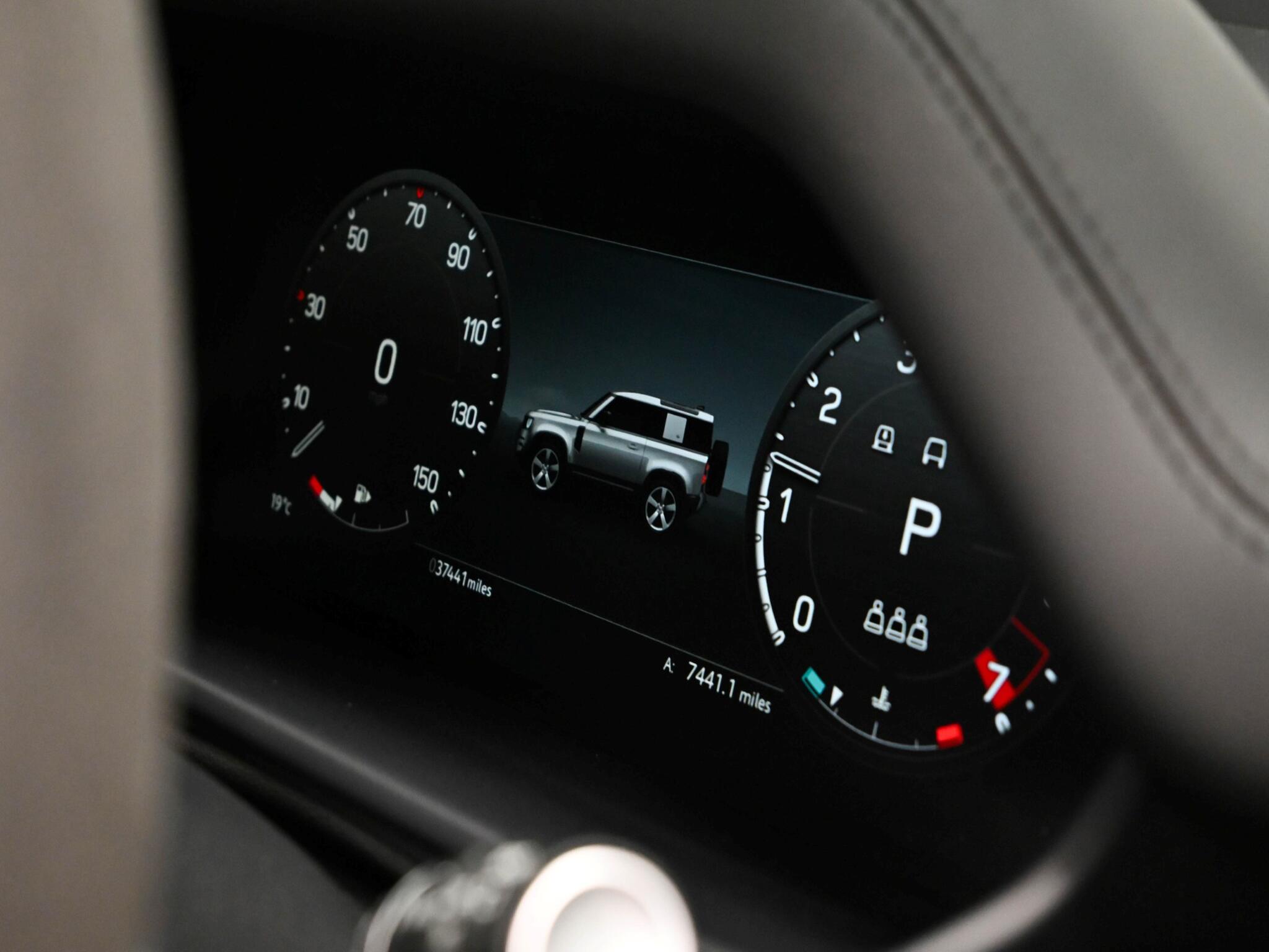 Land Rover Defender view 14