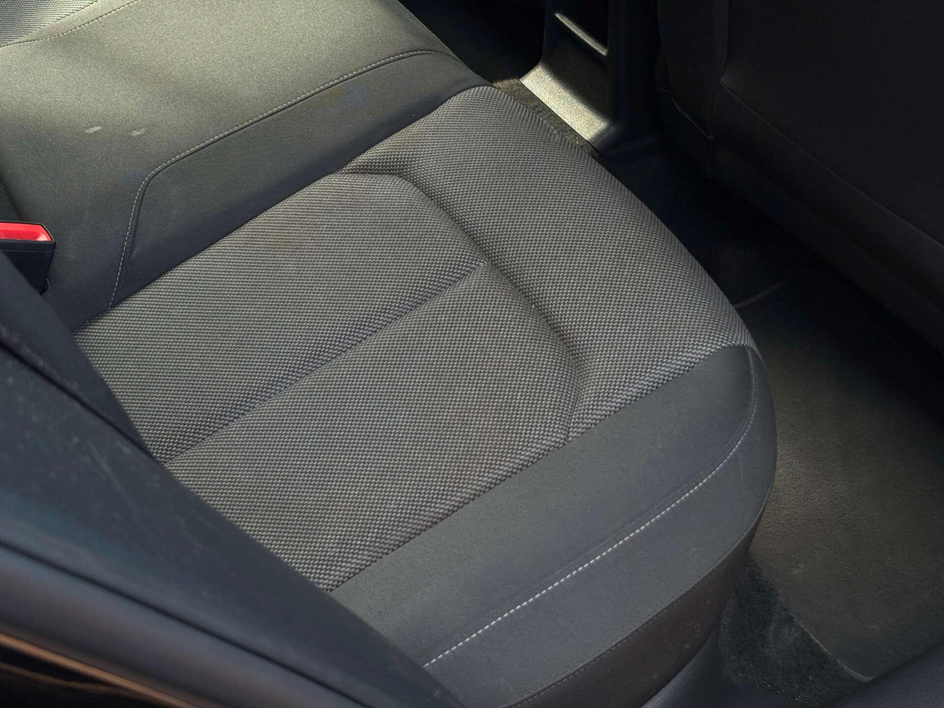 Audi Q2 view 25