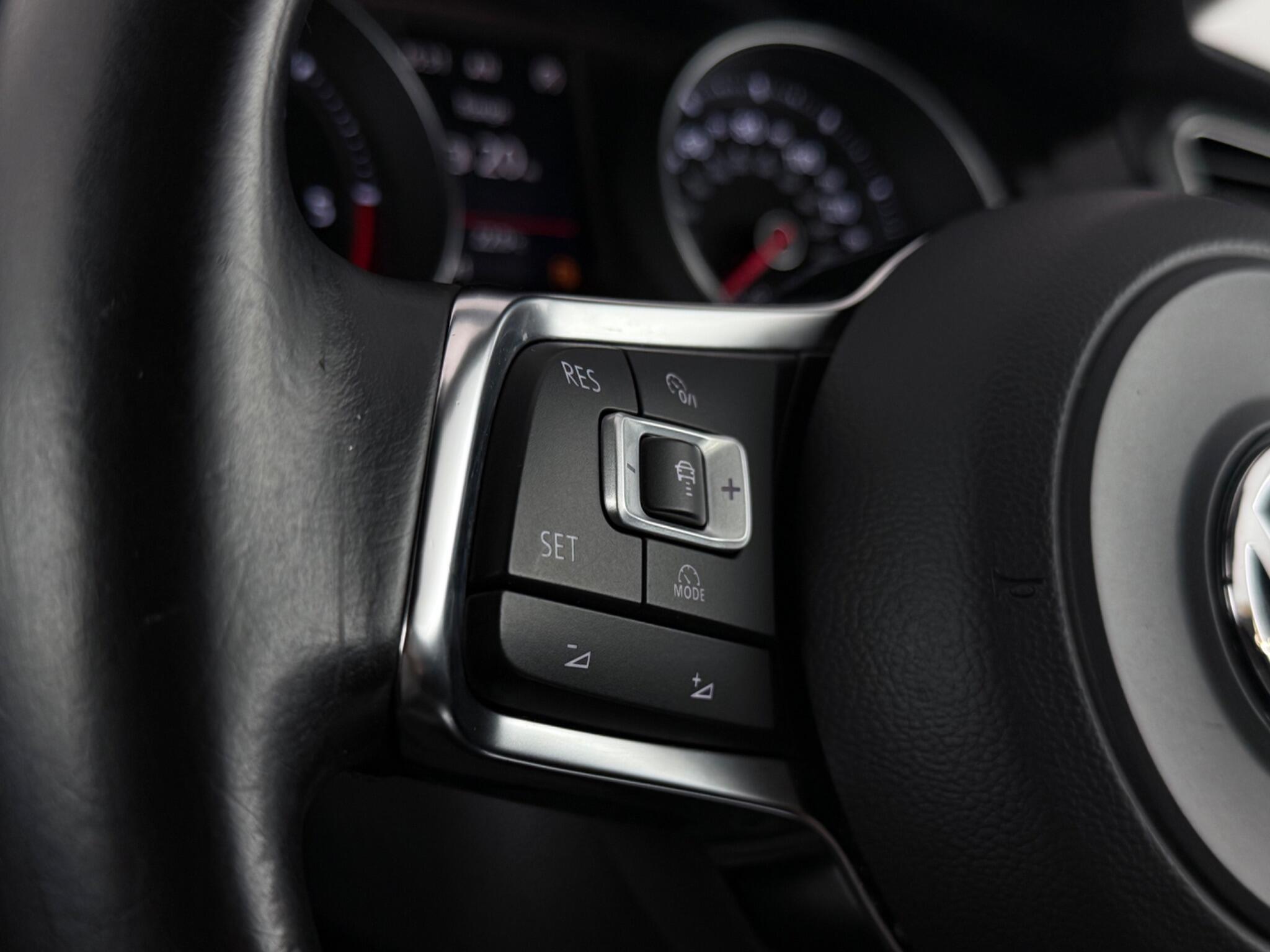 Volkswagen Golf view 14