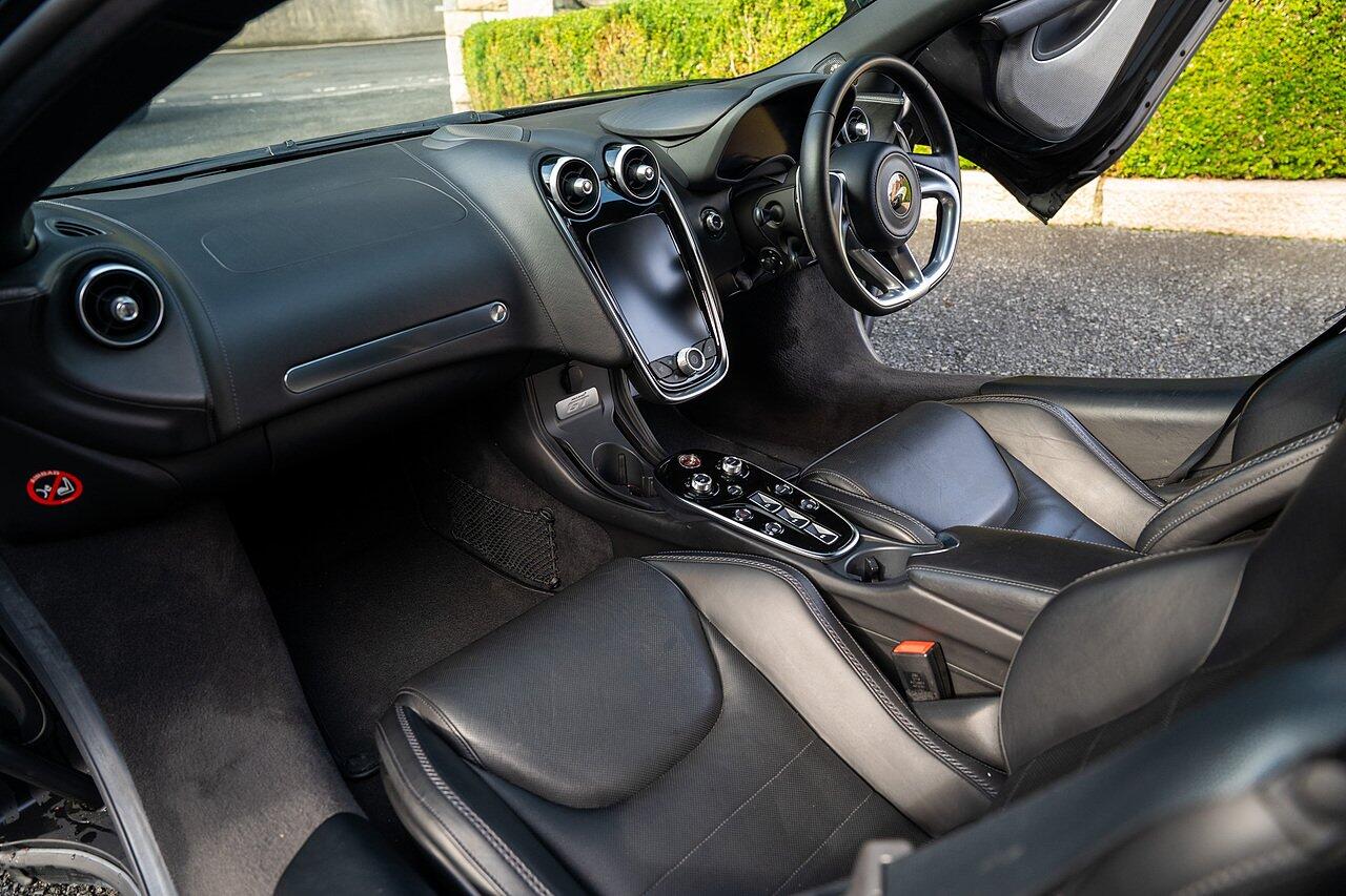 McLaren GT view 101