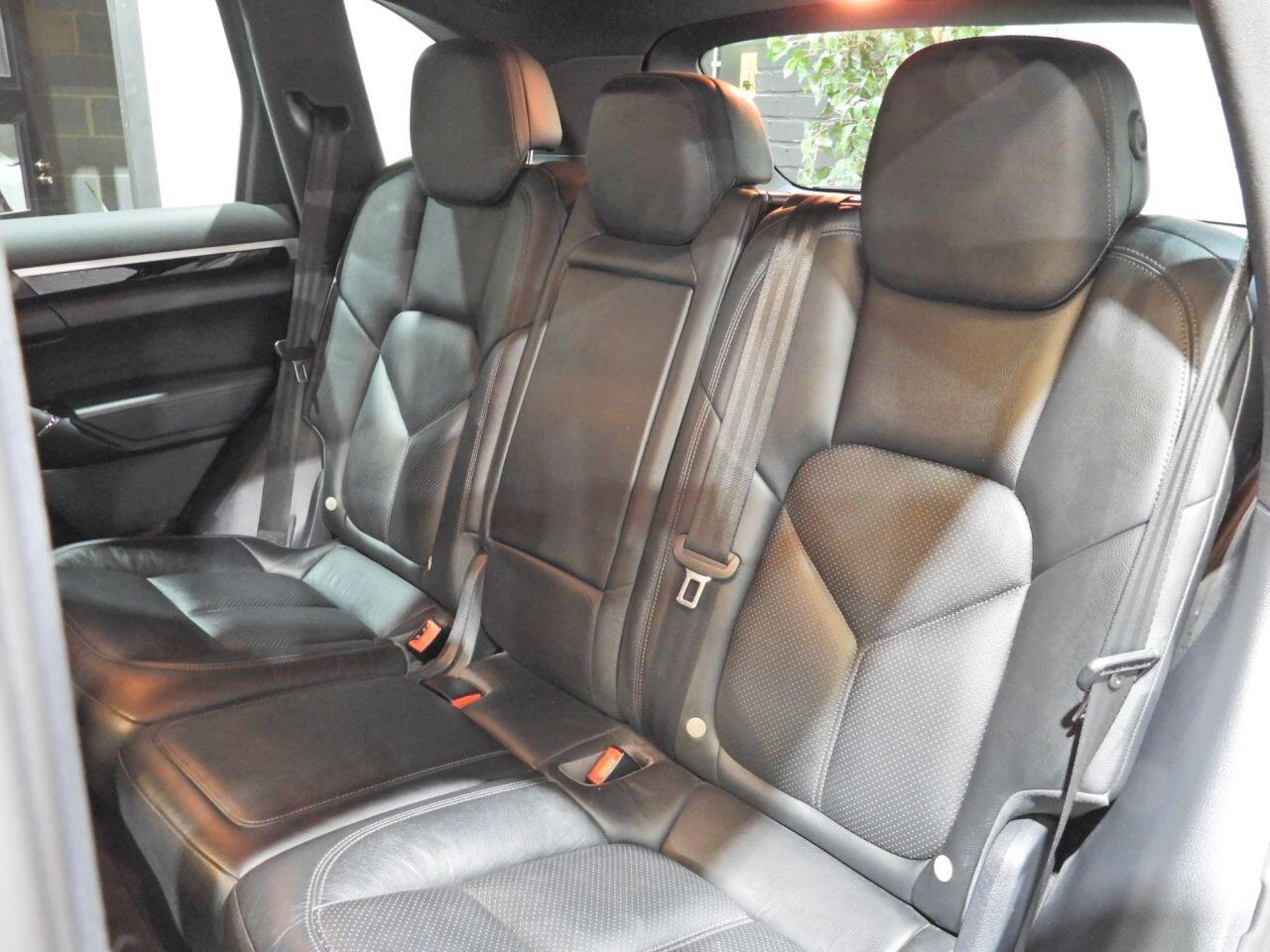Porsche Cayenne view 21