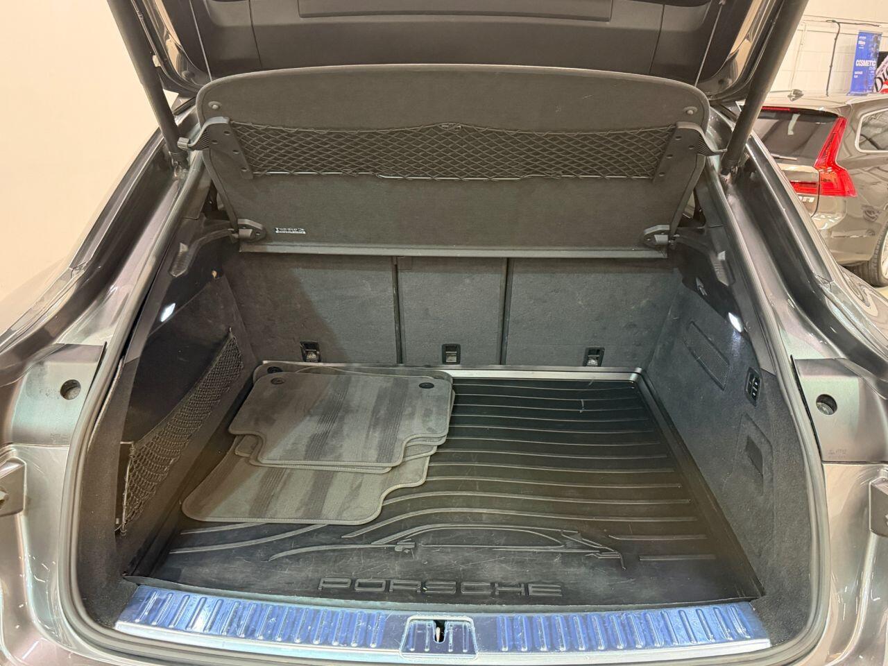 Porsche Cayenne view 34