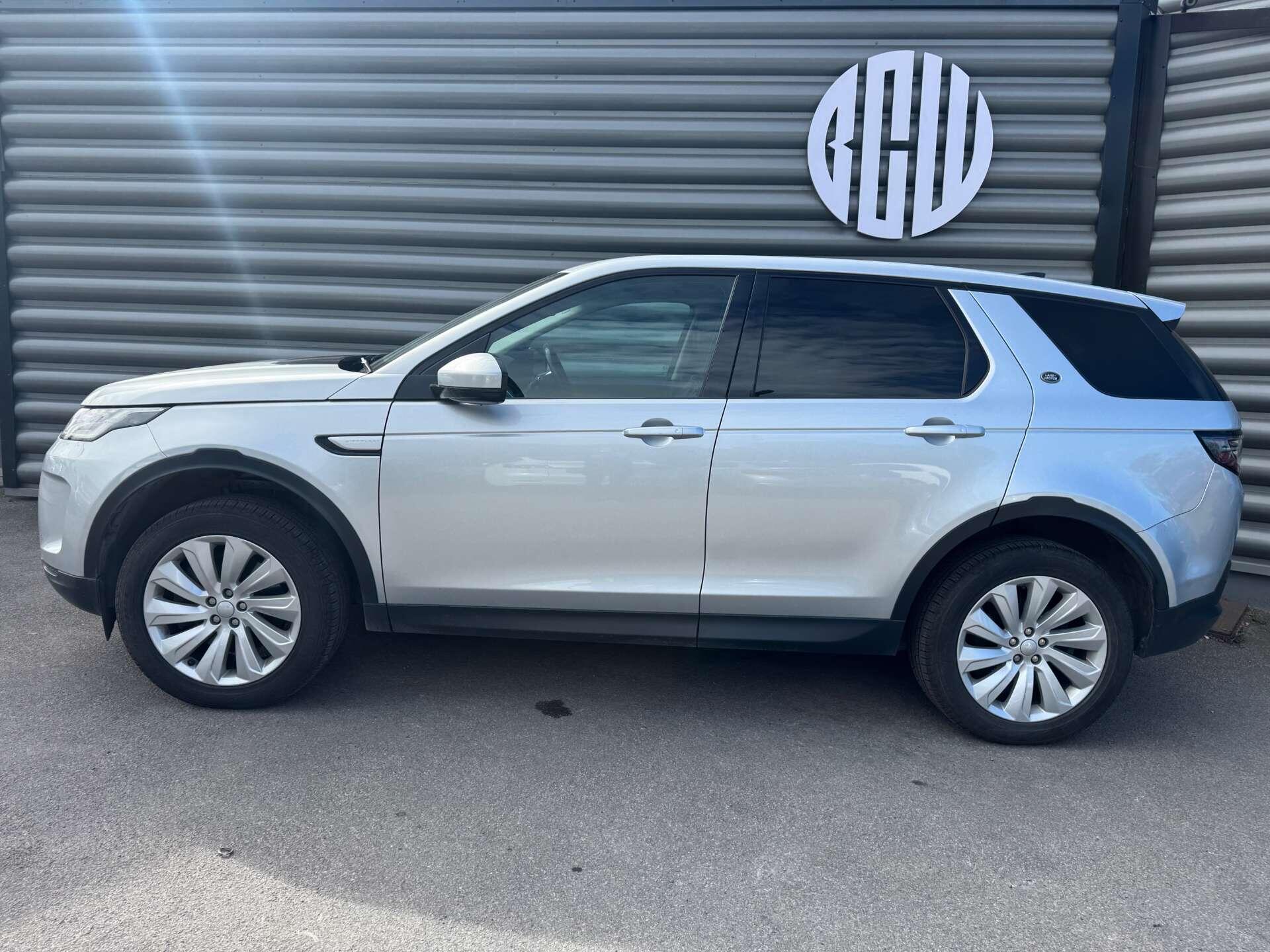 Land Rover Discovery Sport view 6