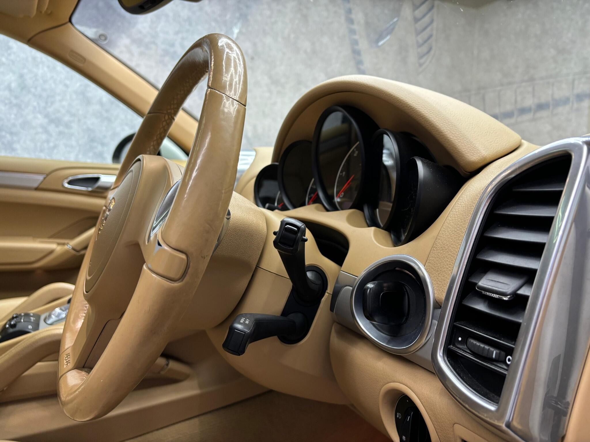 Porsche Cayenne view 22