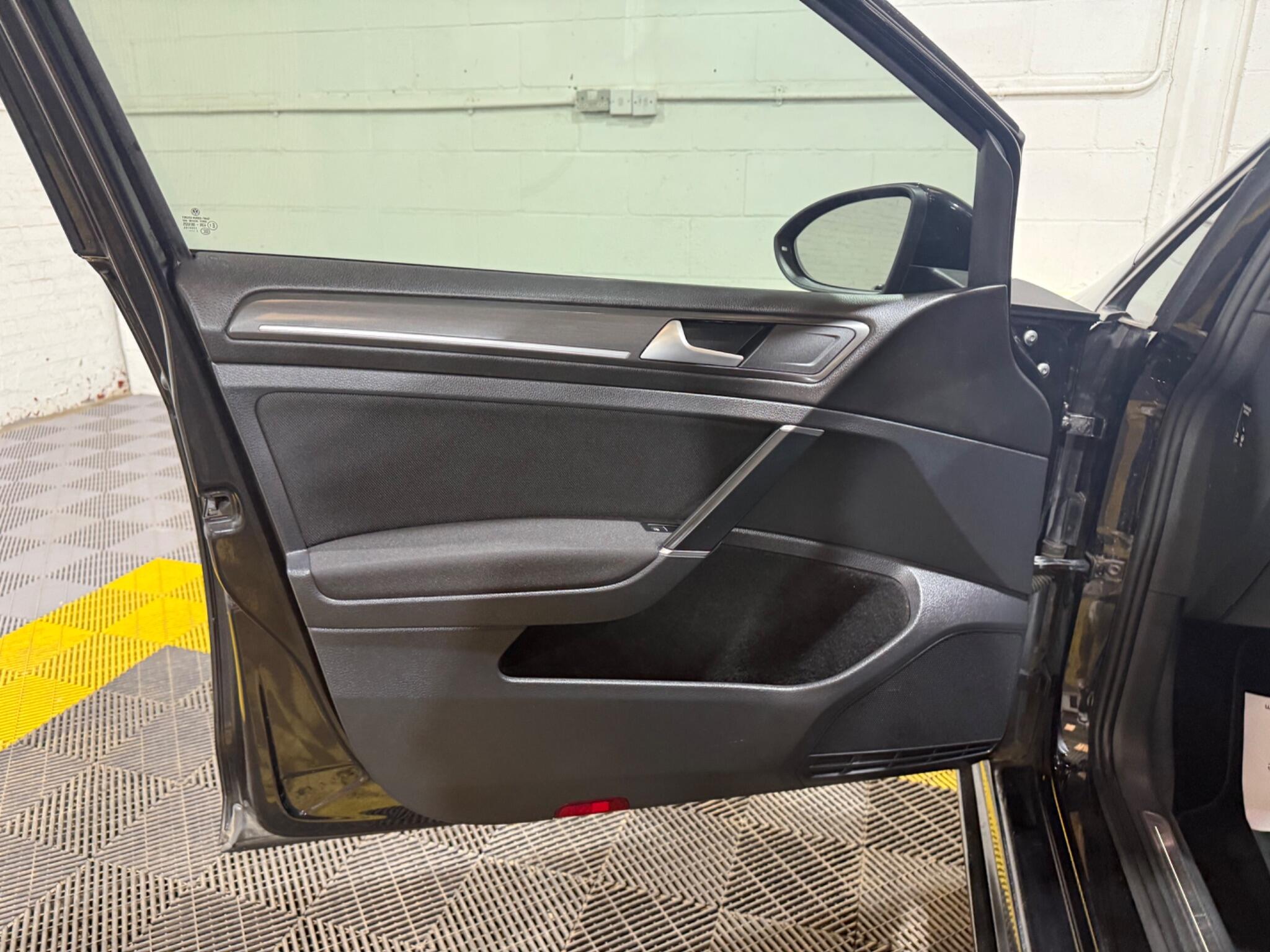 Volkswagen Golf view 42
