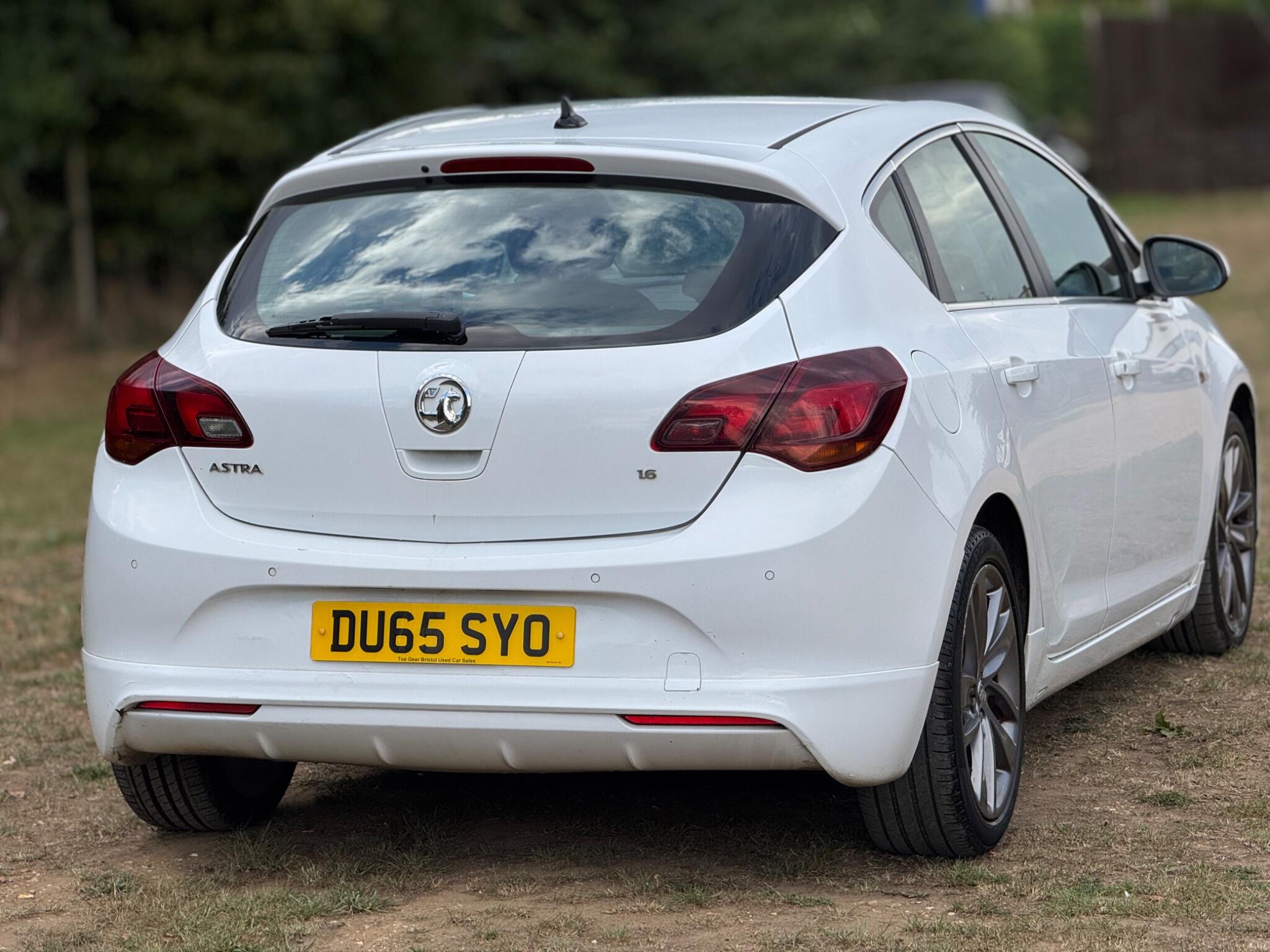 2015 Vauxhall Astra 1.6i Tech Line GT Euro 6 5dr image 13