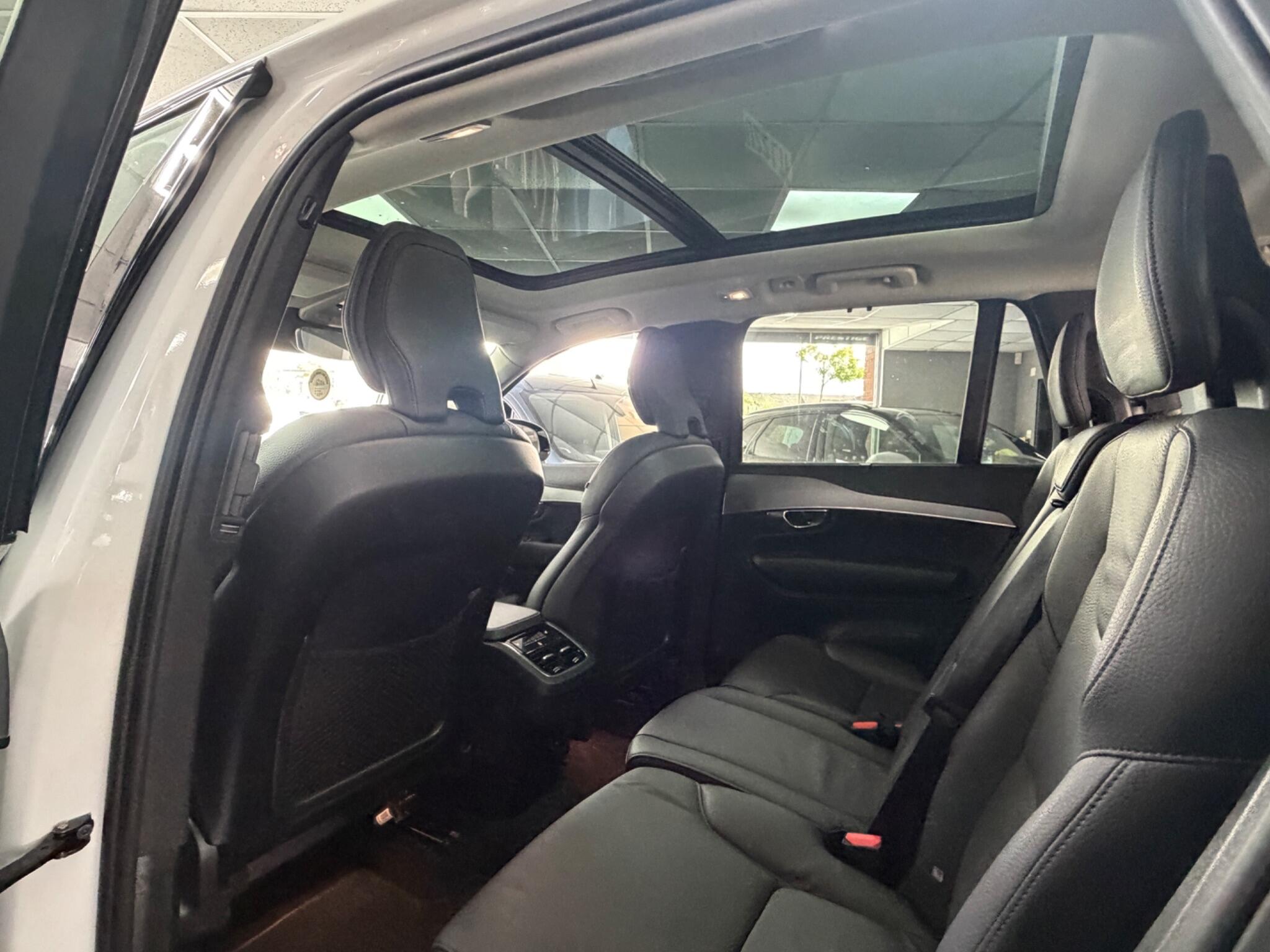 Volvo XC90 view 14
