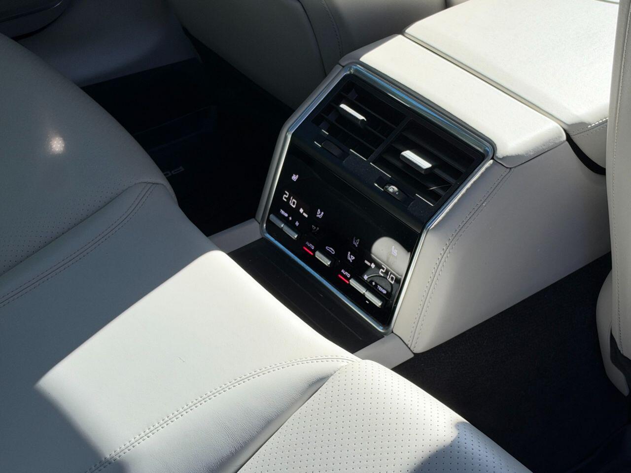 Porsche Panamera view 36