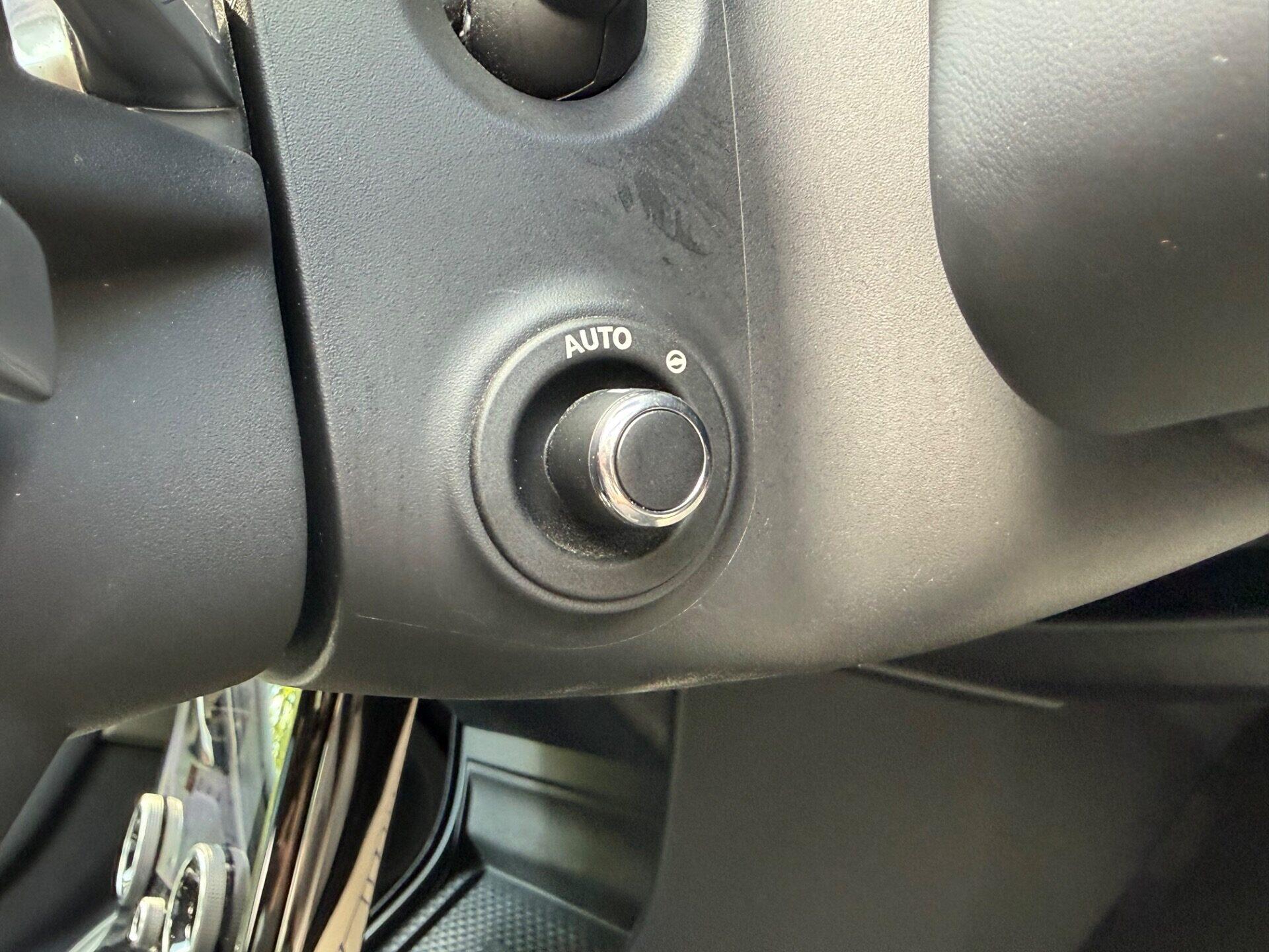 Land Rover Range Rover Evoque view 35