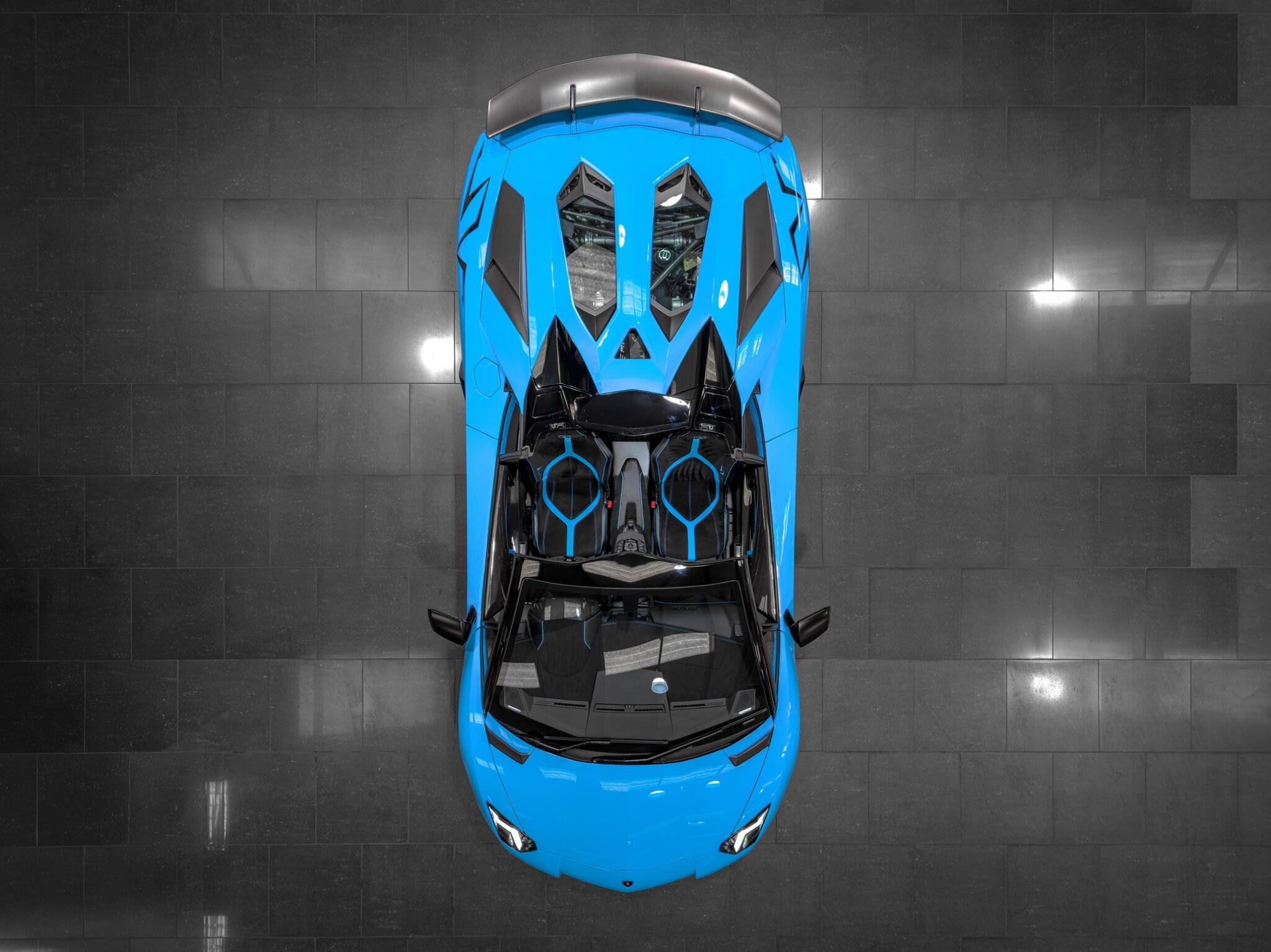 Lamborghini Aventador view 6