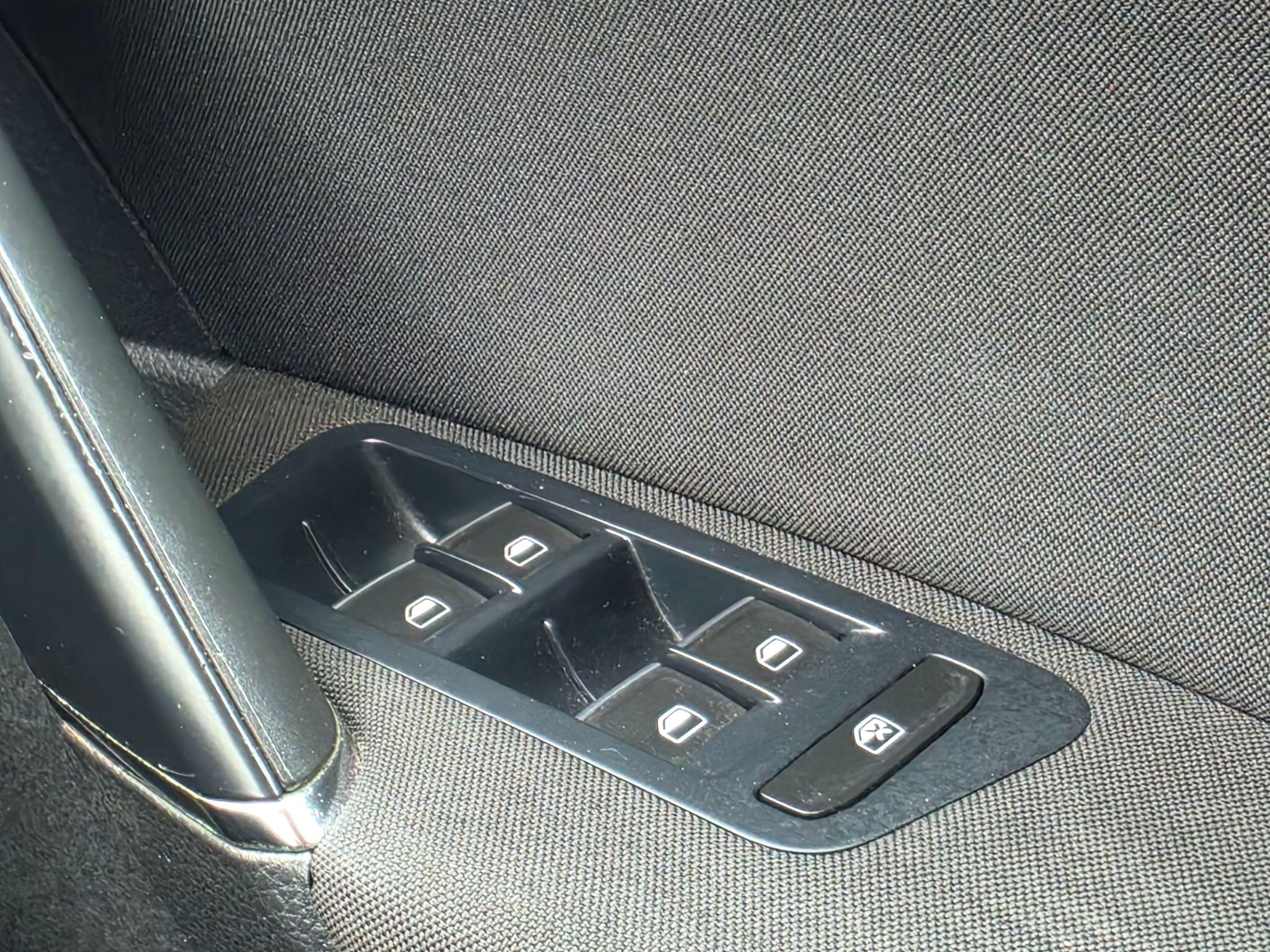 Volkswagen Golf view 26