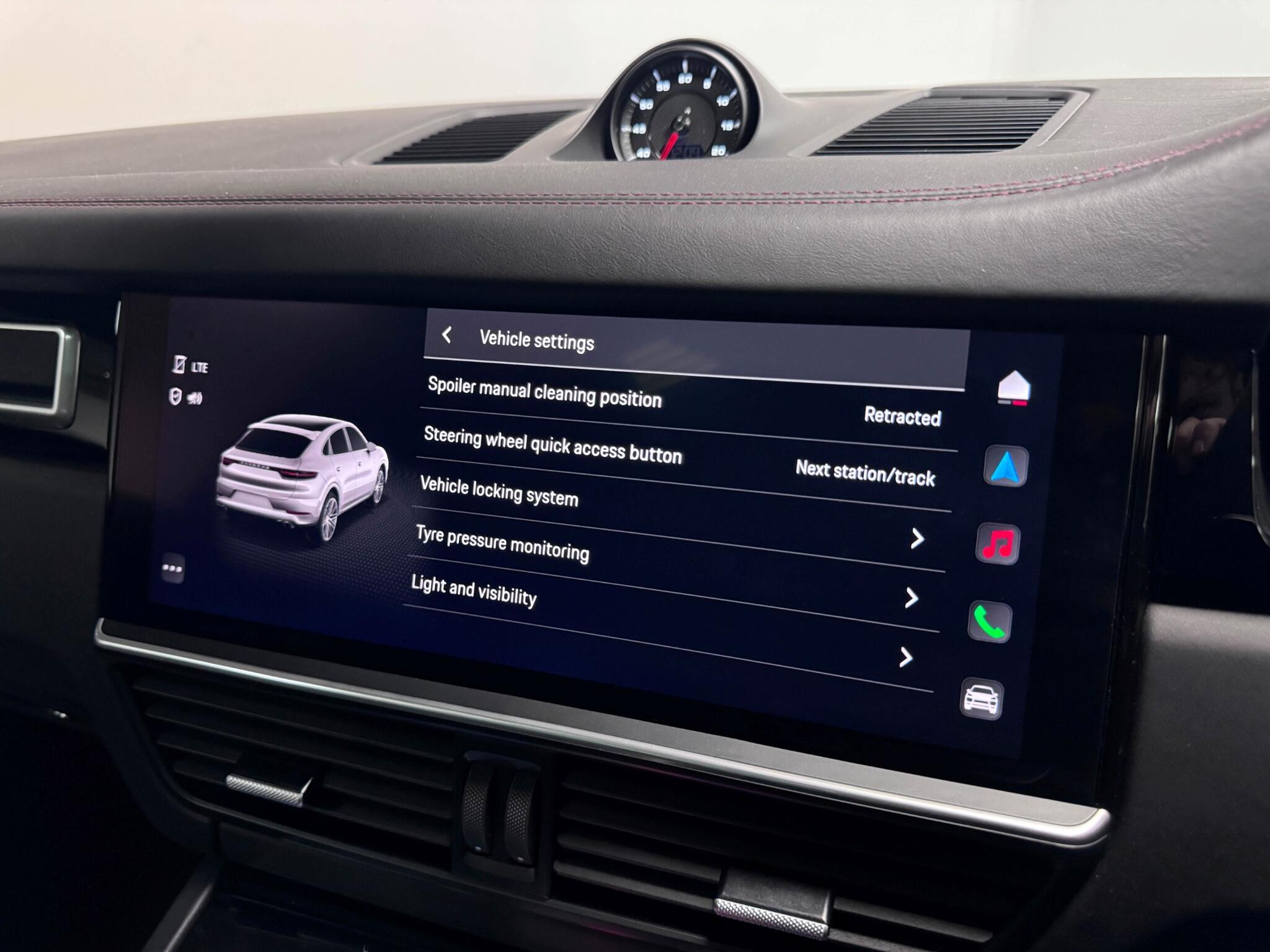 Porsche Cayenne view 75