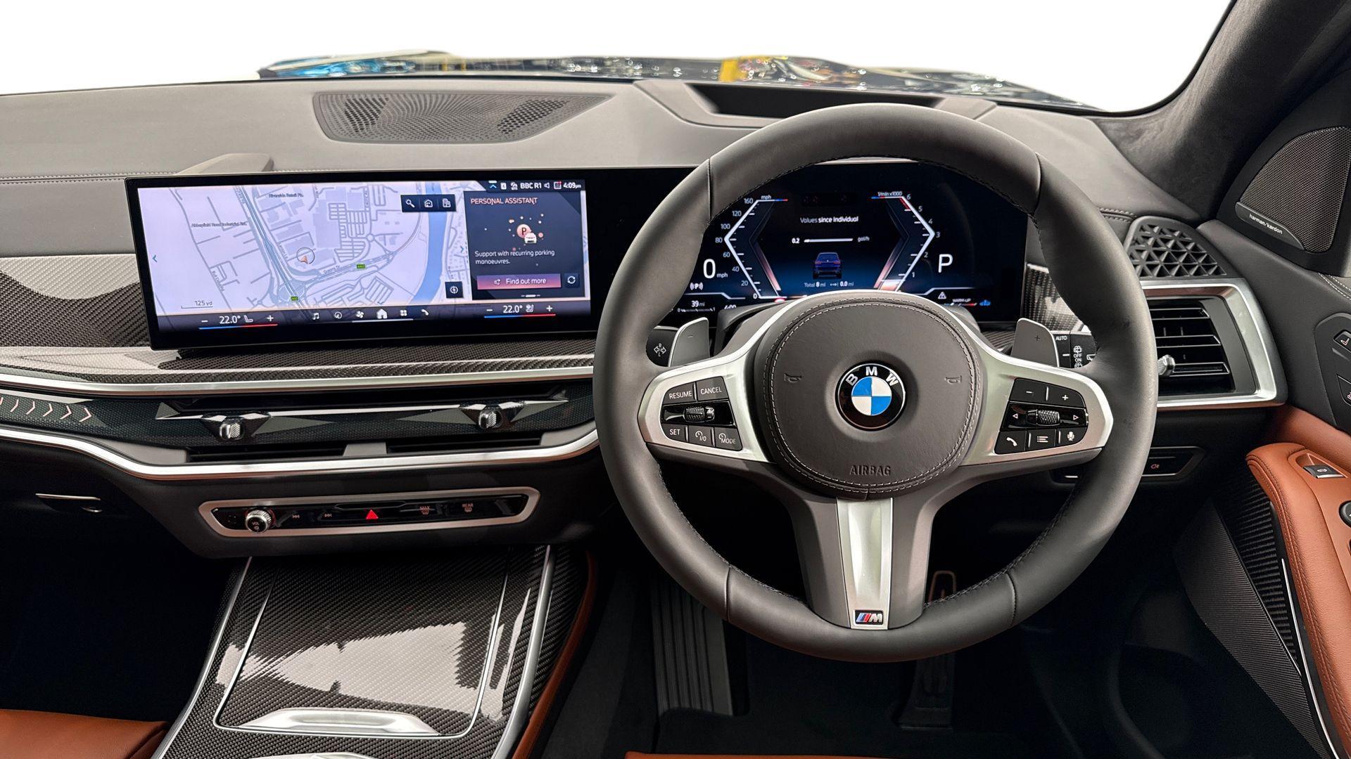 BMW X7 view 5