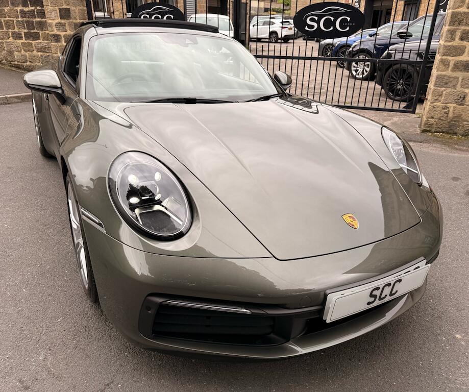 Porsche 911 view 3