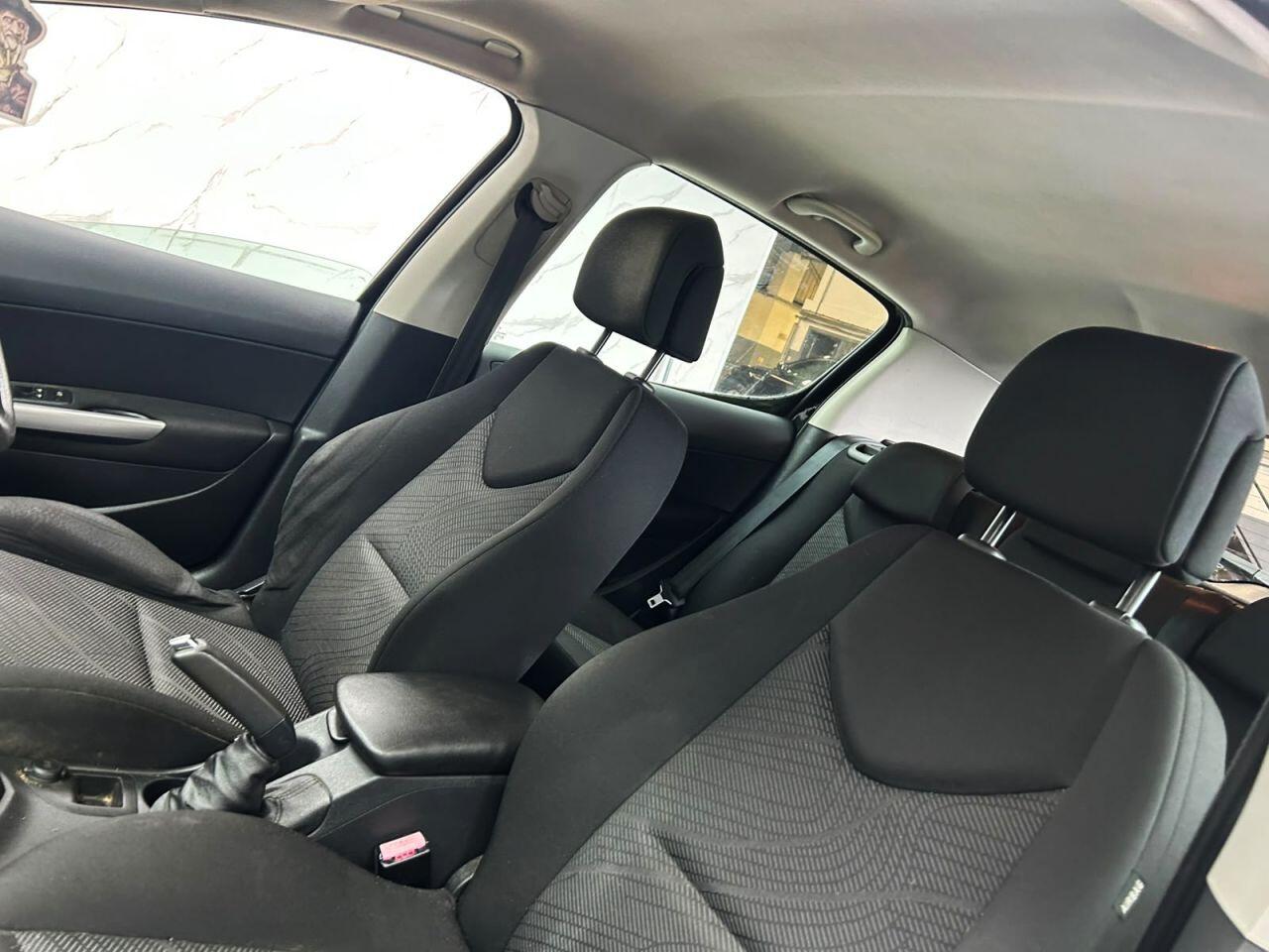 Peugeot 308 view 13