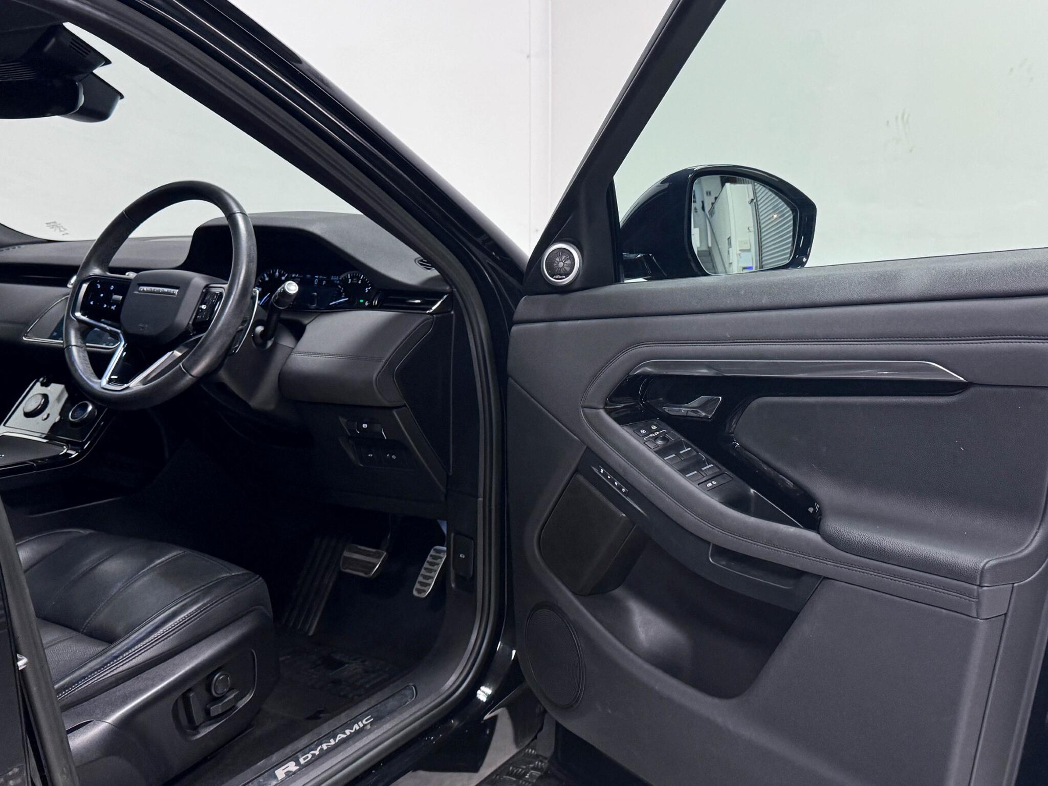 Land Rover Range Rover Evoque view 18