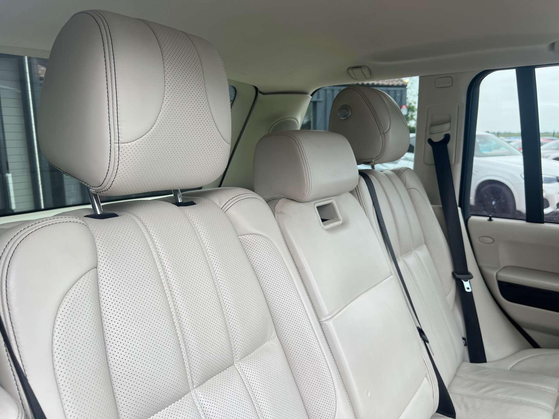 Land Rover Range Rover view 34