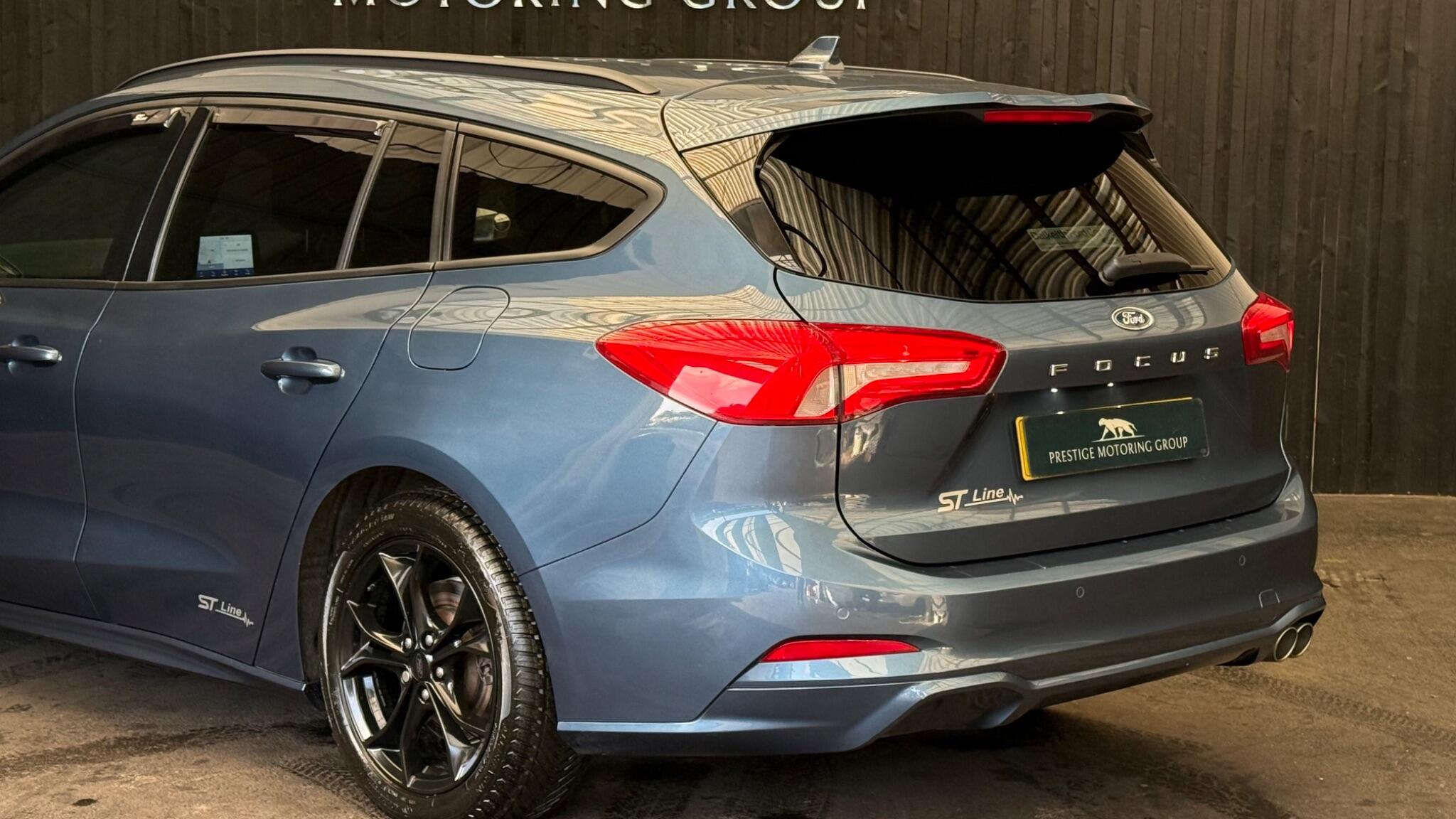 Ford Focus view 16