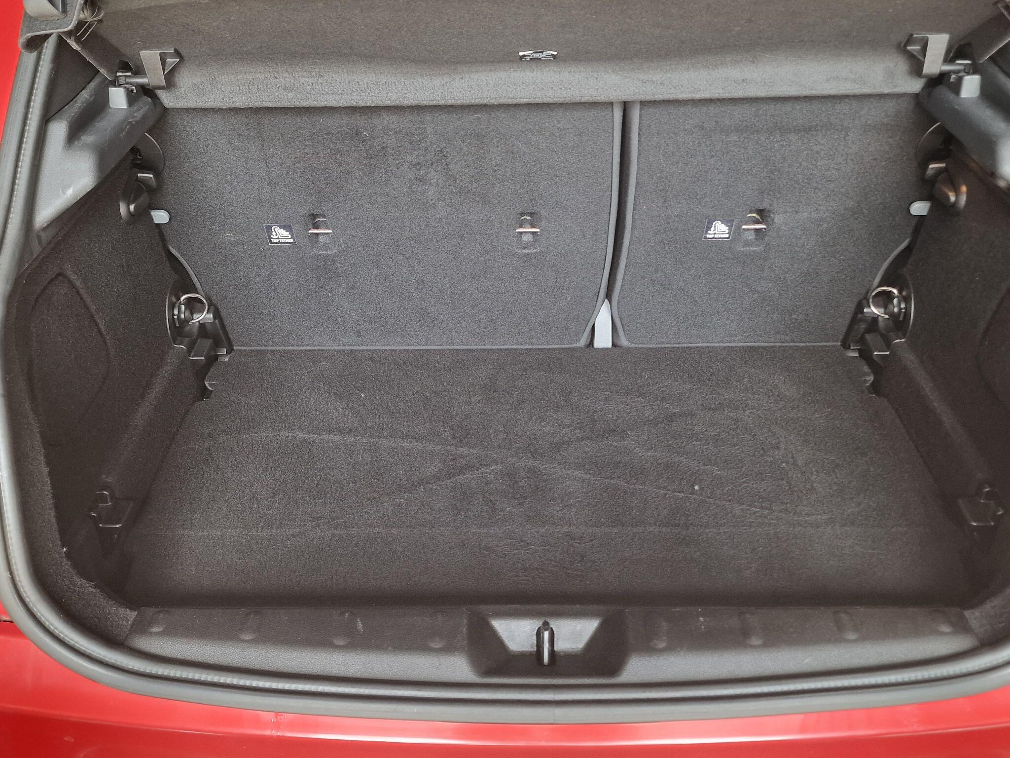 2015 MINI Hatch image 24