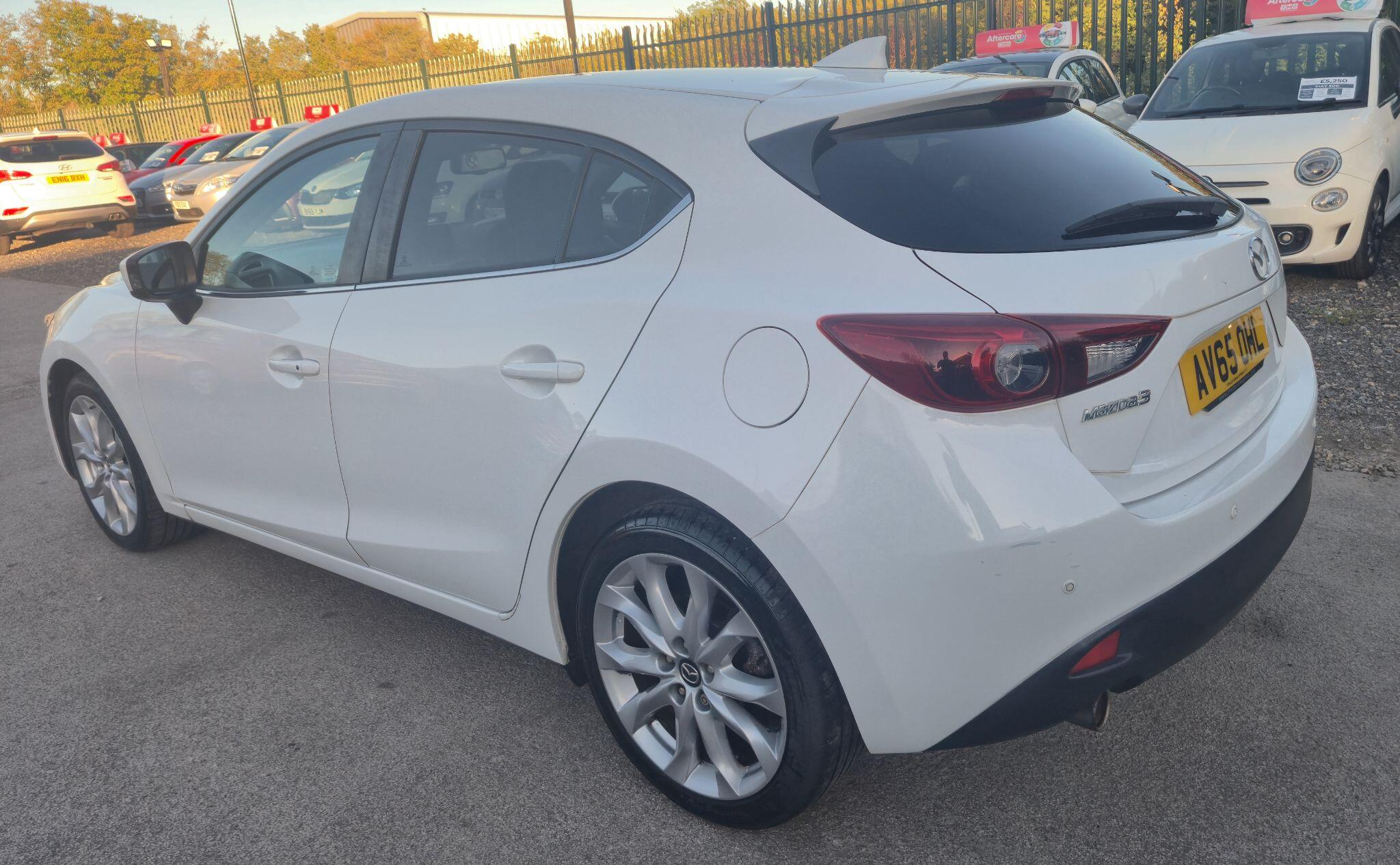Mazda Mazda3 view 11