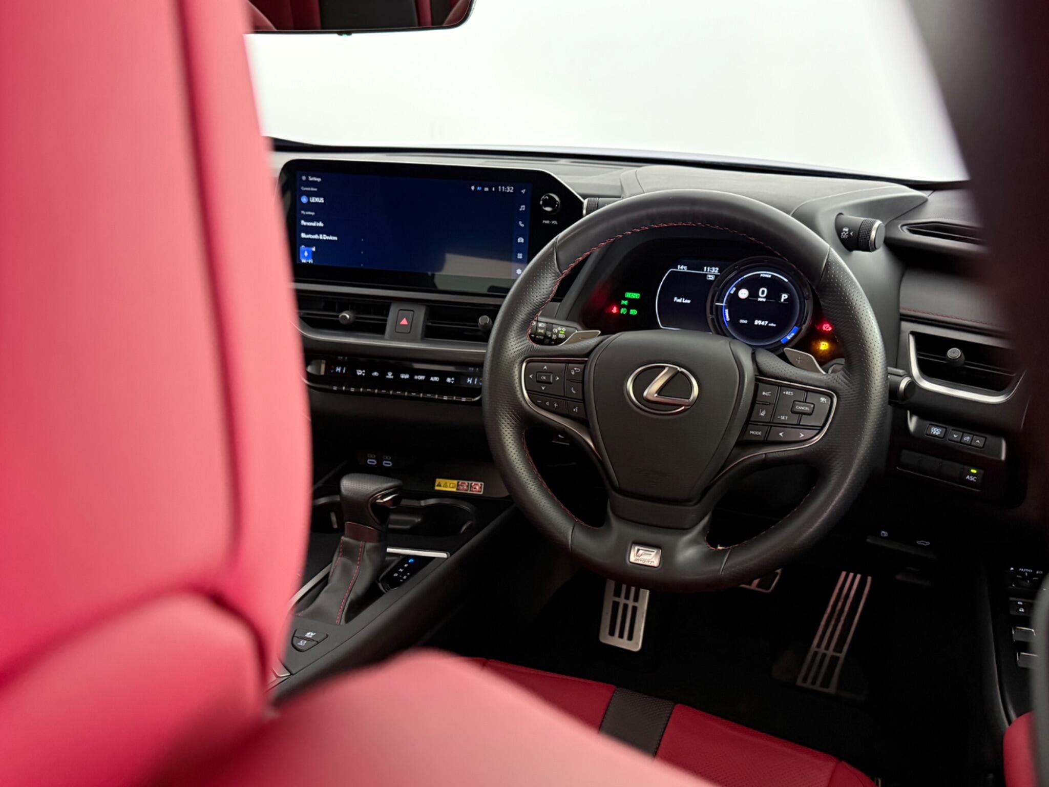 Lexus Ux view 14