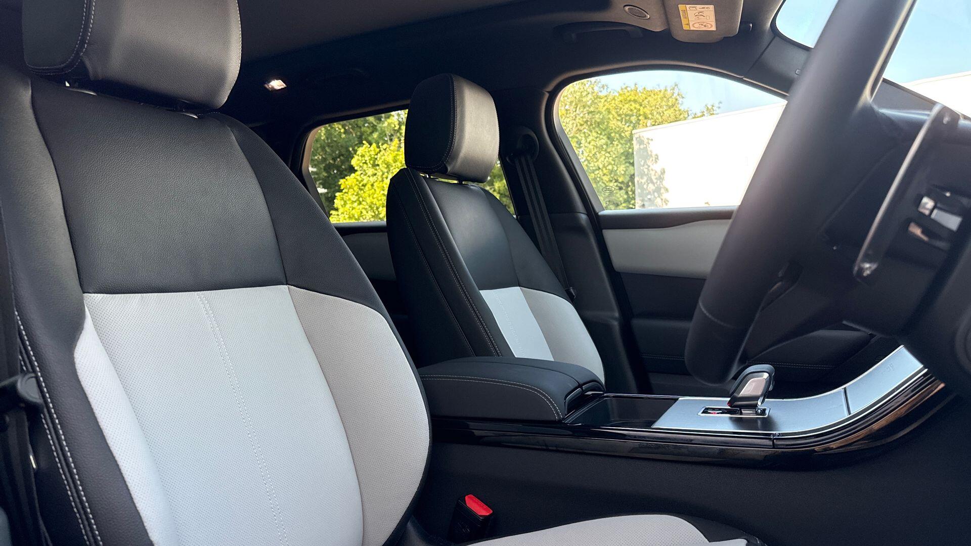 Land Rover Range Rover Velar view 19