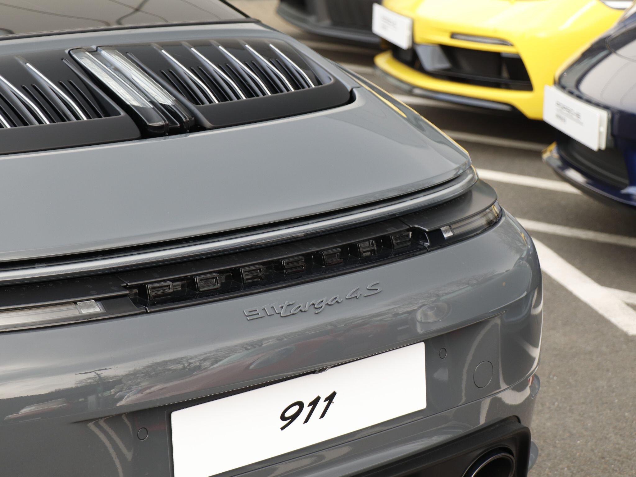 Porsche 911 view 37