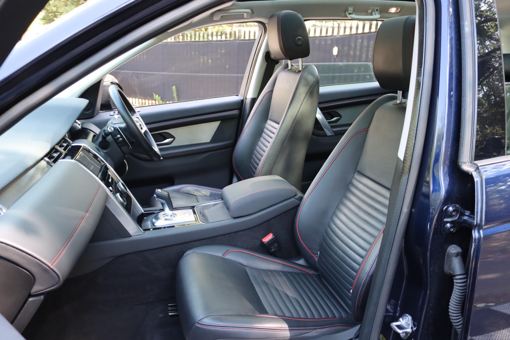 Land Rover Discovery Sport view 5